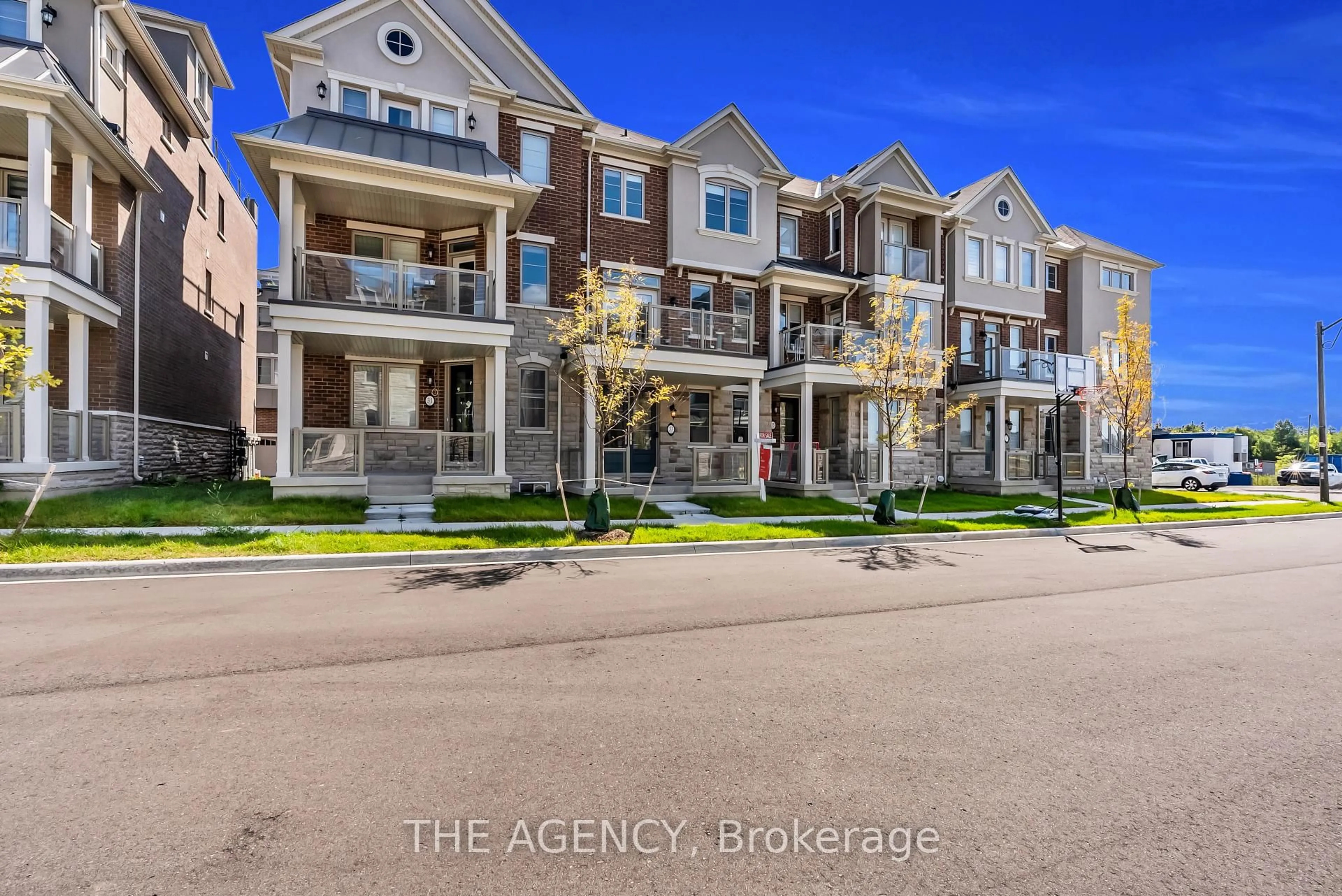 A pic from outside/outdoor area/front of a property/back of a property/a pic from drone, street for 33 Bruce Boyd Dr, Markham Ontario L6B 1R3