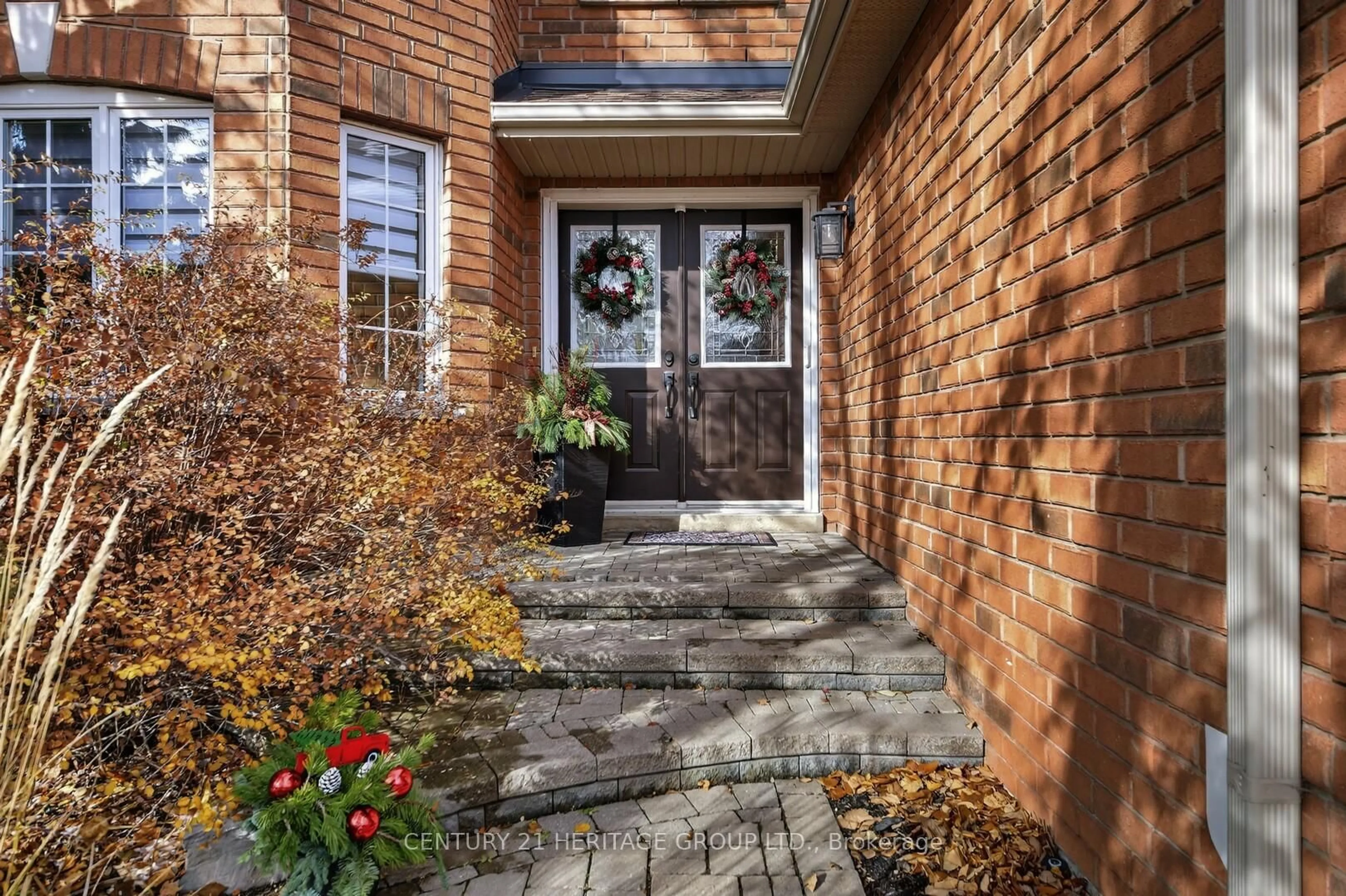 Home with brick exterior material, street for 27 Taylor Crt, Bradford West Gwillimbury Ontario L3Z 3J1