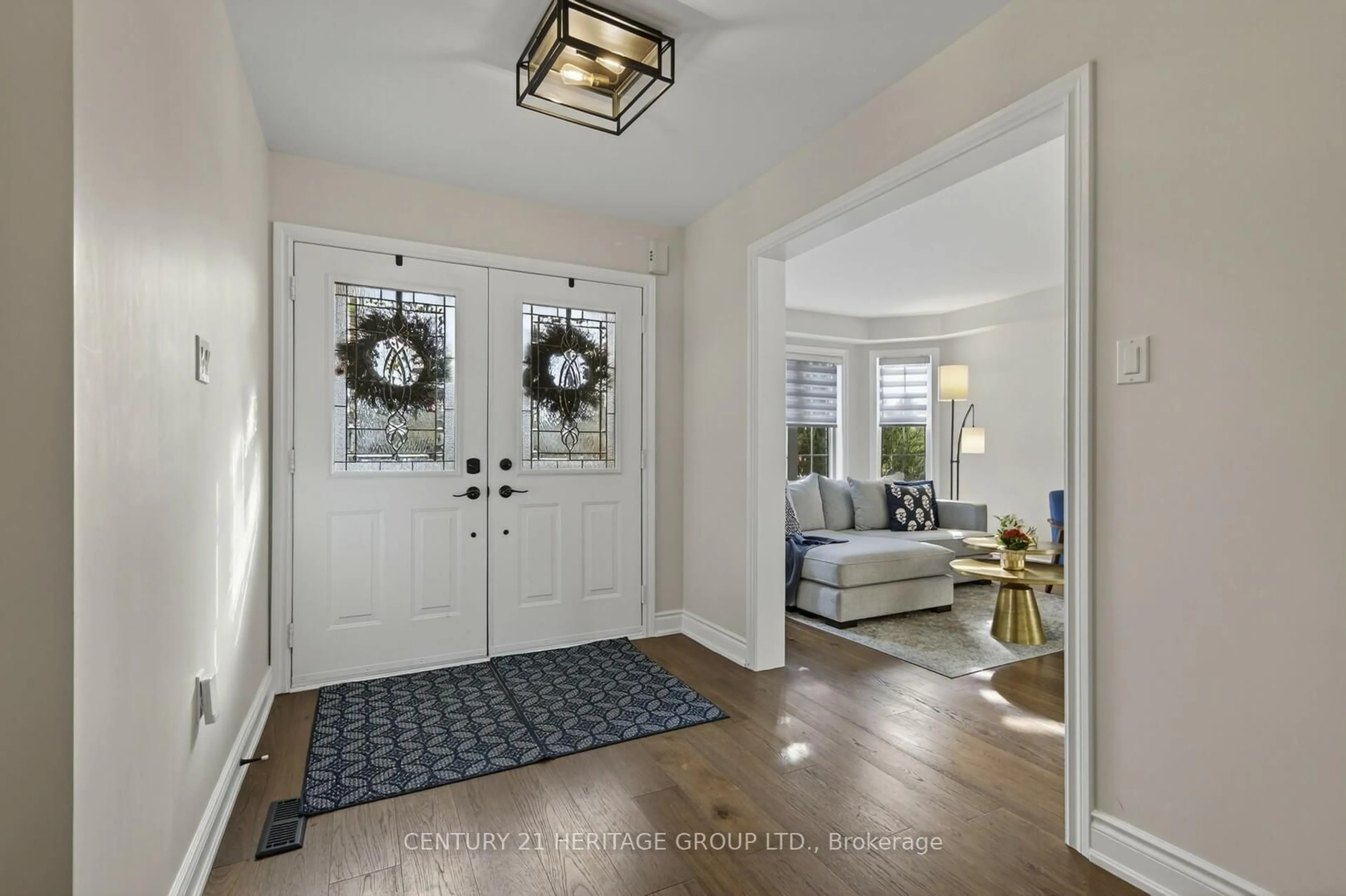 Indoor entryway for 27 Taylor Crt, Bradford West Gwillimbury Ontario L3Z 3J1