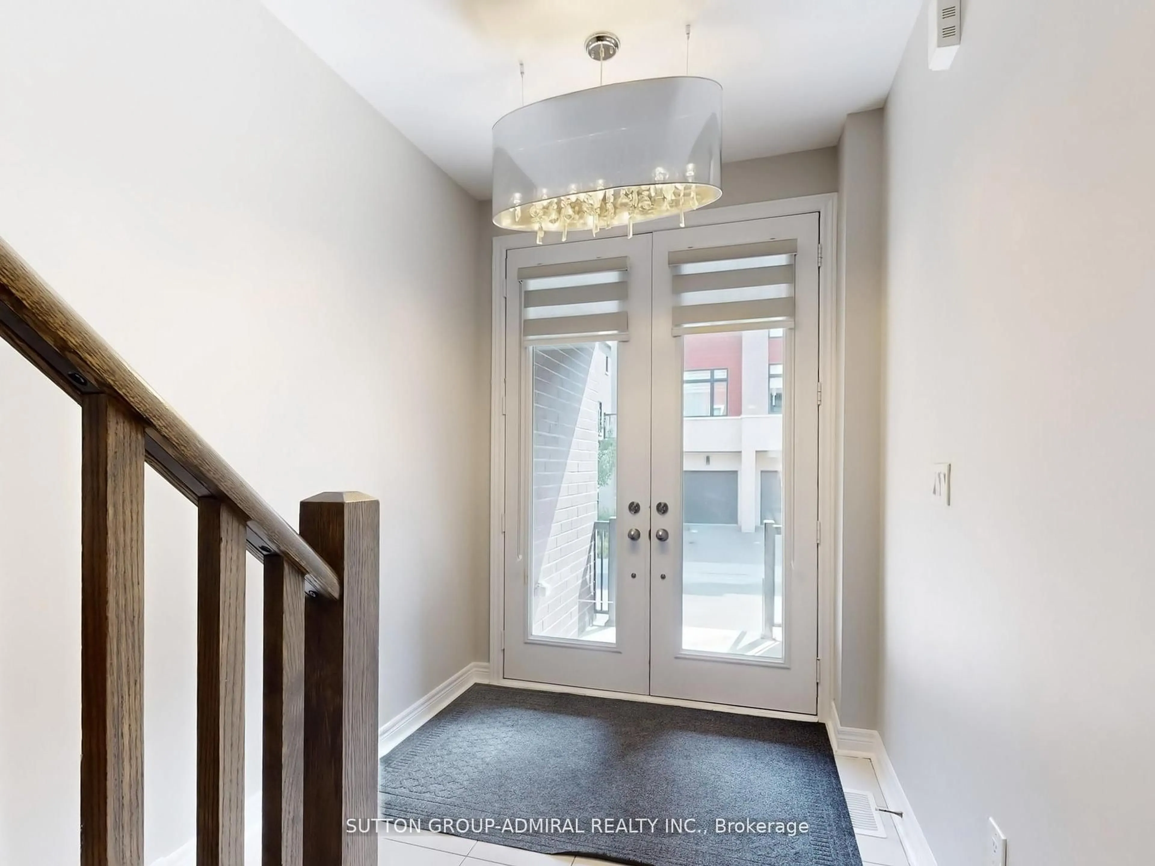 Indoor entryway for 70 Laskin Dr, Vaughan Ontario L6A 5A4