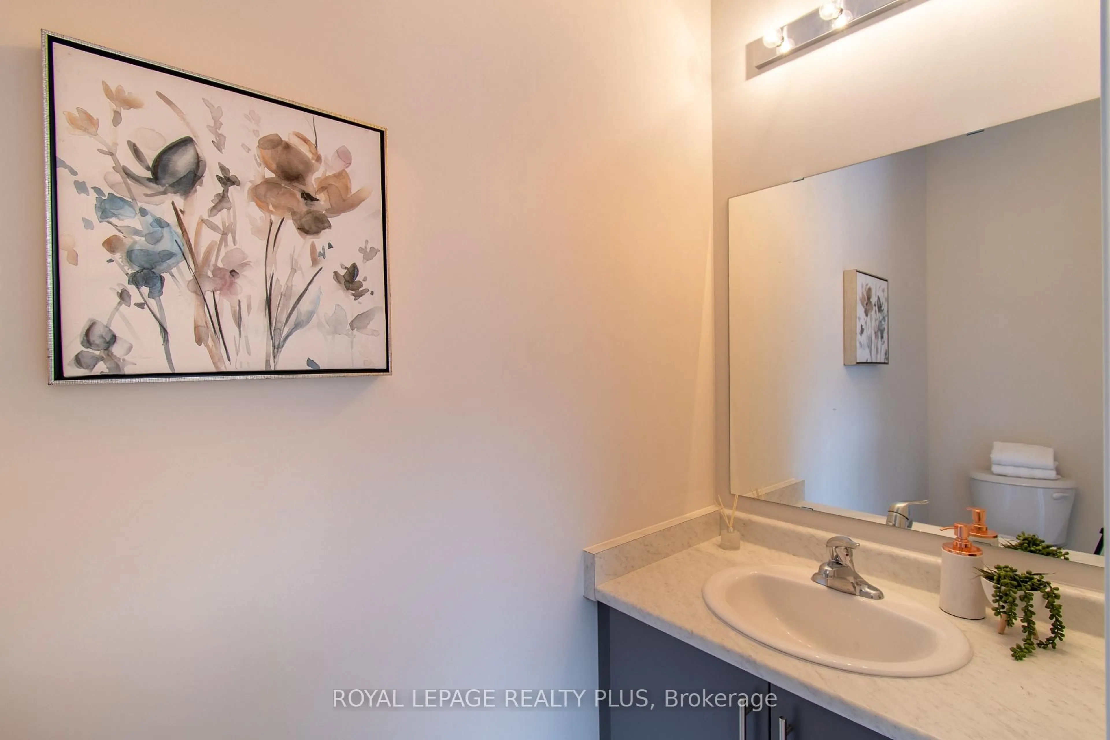 Standard bathroom, unknown for 980 Church Dr, Innisfil Ontario L0L 1W0