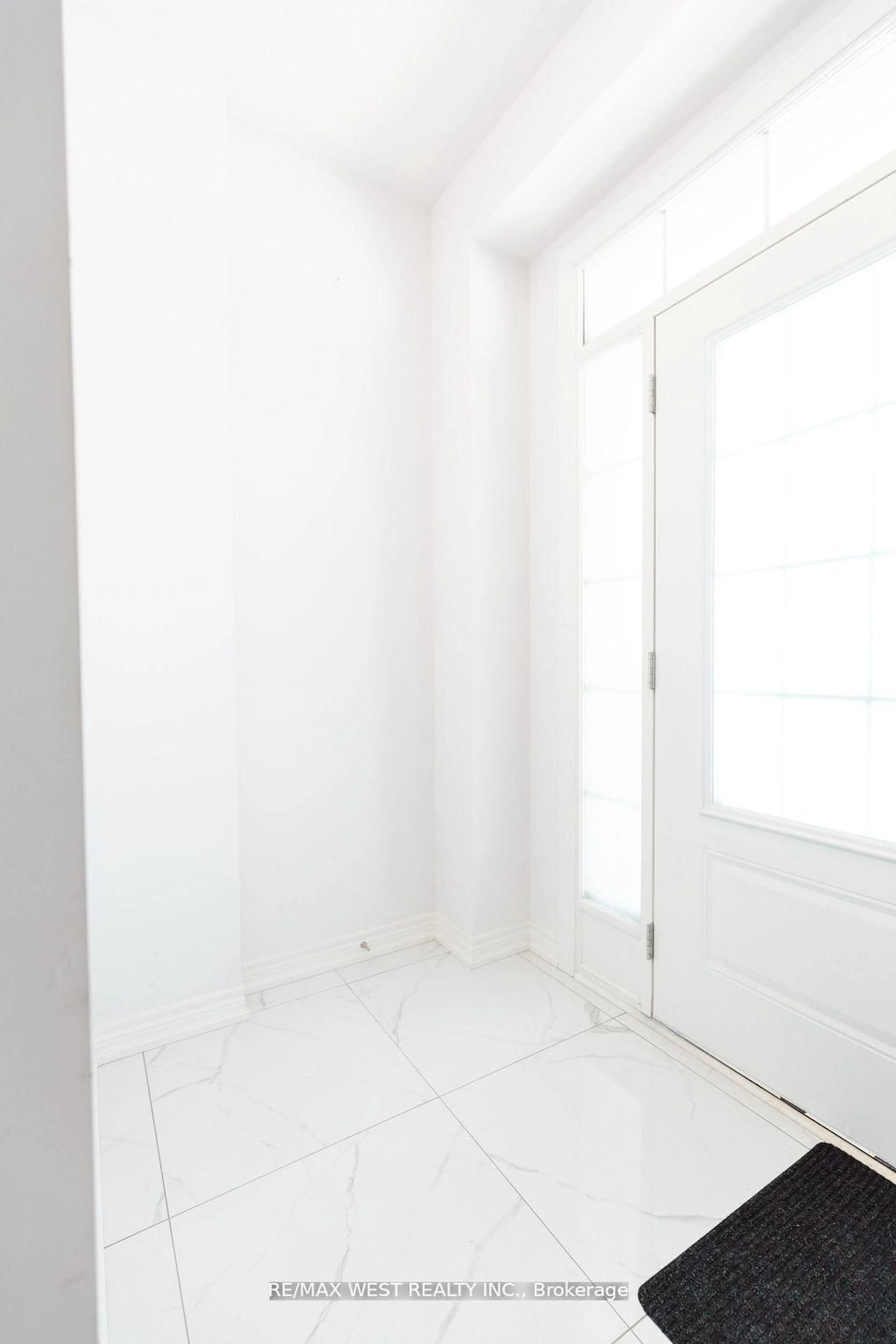 Unknown for 31 Frederick Taylor Way, East Gwillimbury Ontario L0G 1M0