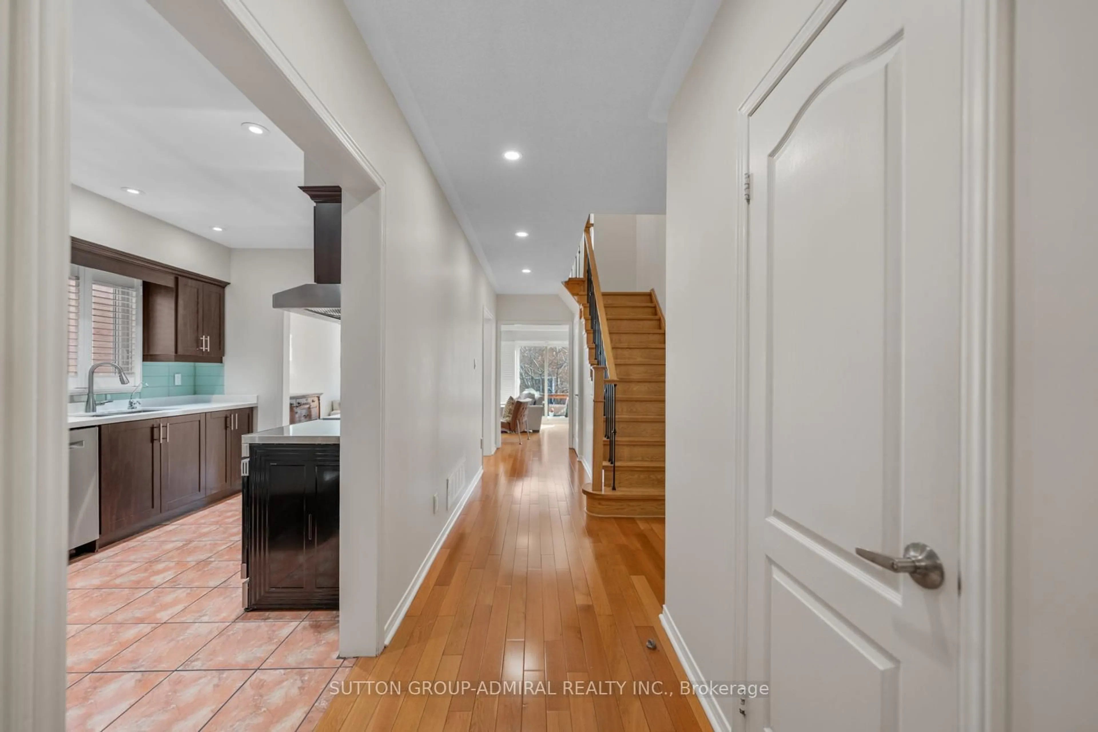 Indoor entryway for 125 Thornway Ave, Vaughan Ontario L4J 7Z3