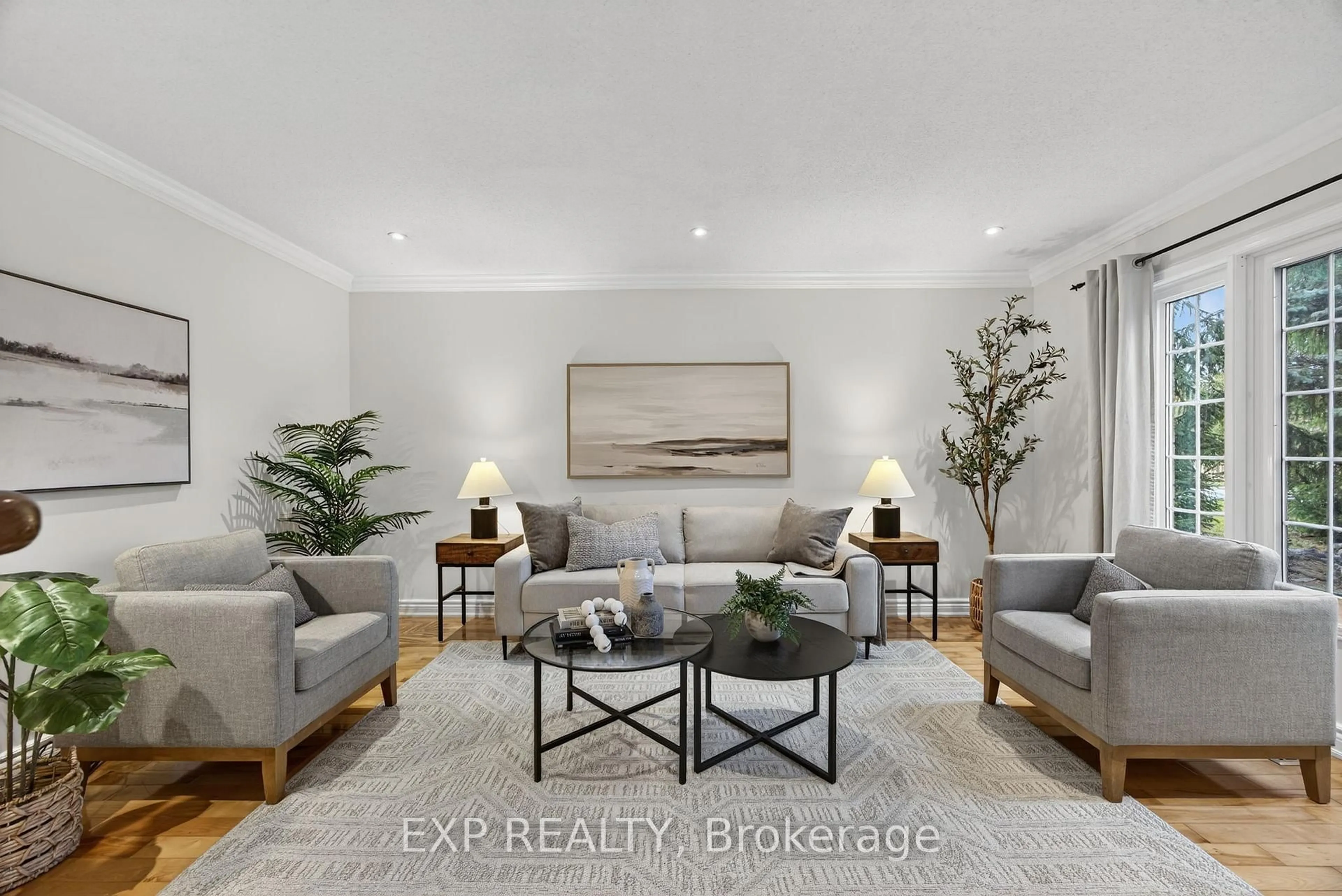 Living room with furniture, unknown for 27 Fontaine Dr, Georgina Ontario L4P 3N9