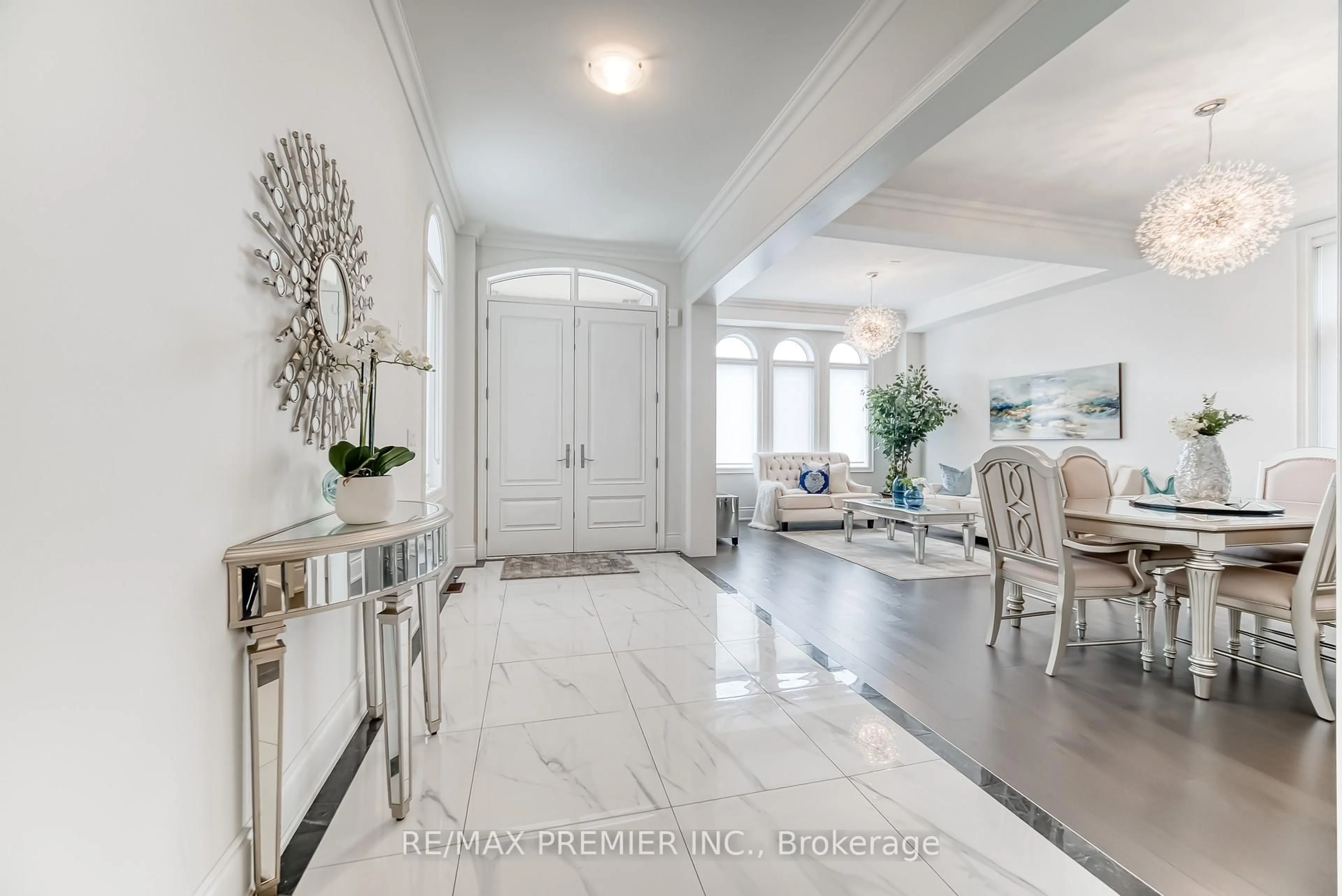 Indoor entryway for 101 Appleyard Ave, Vaughan Ontario L4H 4N3