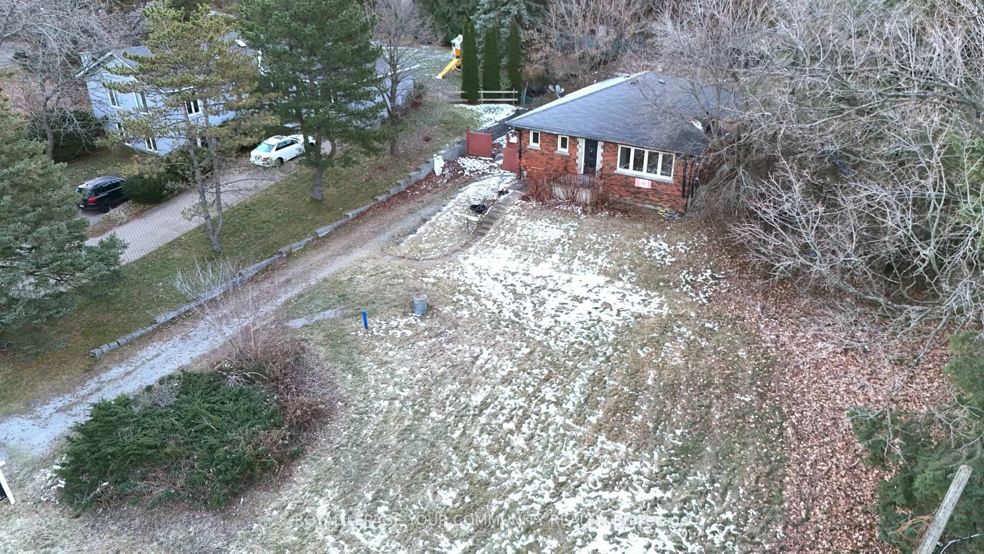 A pic from outside/outdoor area/front of a property/back of a property/a pic from drone, unknown for 79 Muirhead Cres, Richmond Hill Ontario L4E 3M7