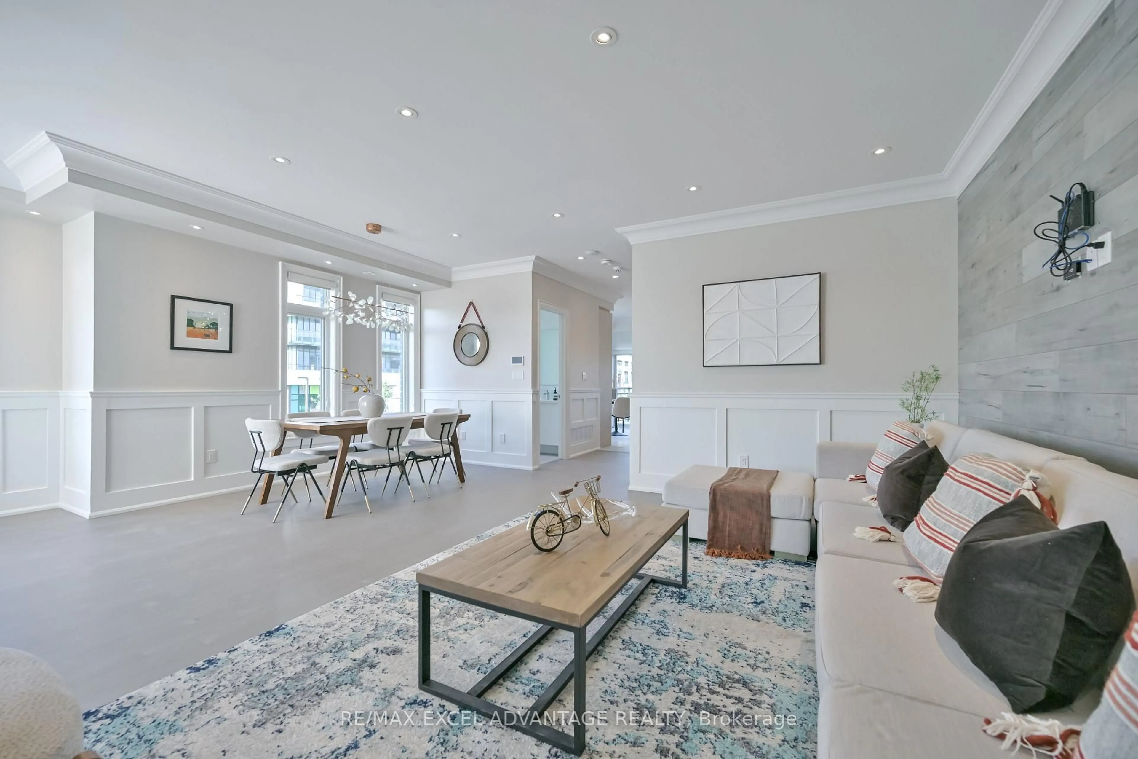 Living room with furniture, unknown for 50 South Park Rd, Markham Ontario L3T 0G6