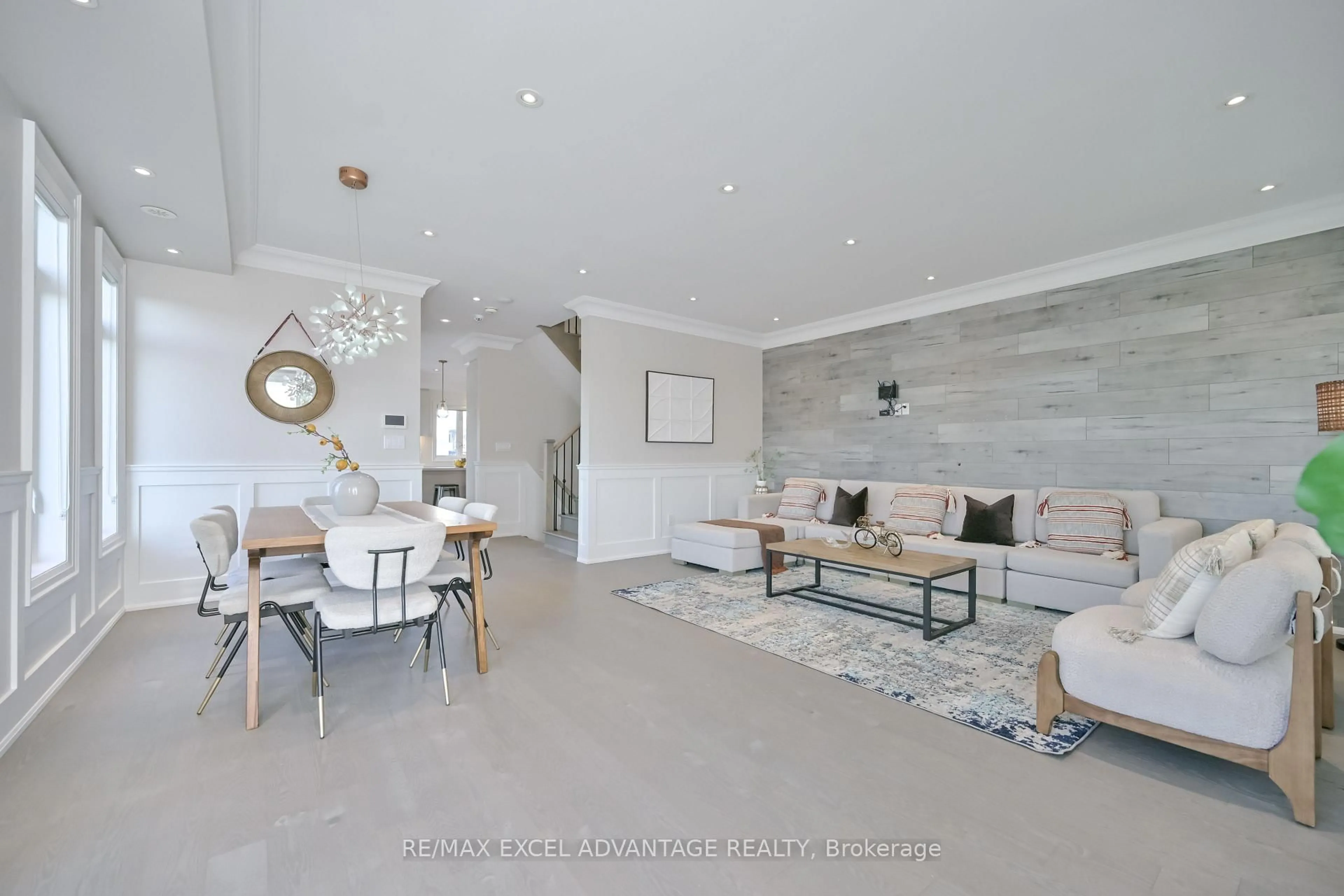 Living room with furniture, unknown for 50 South Park Rd, Markham Ontario L3T 0G6