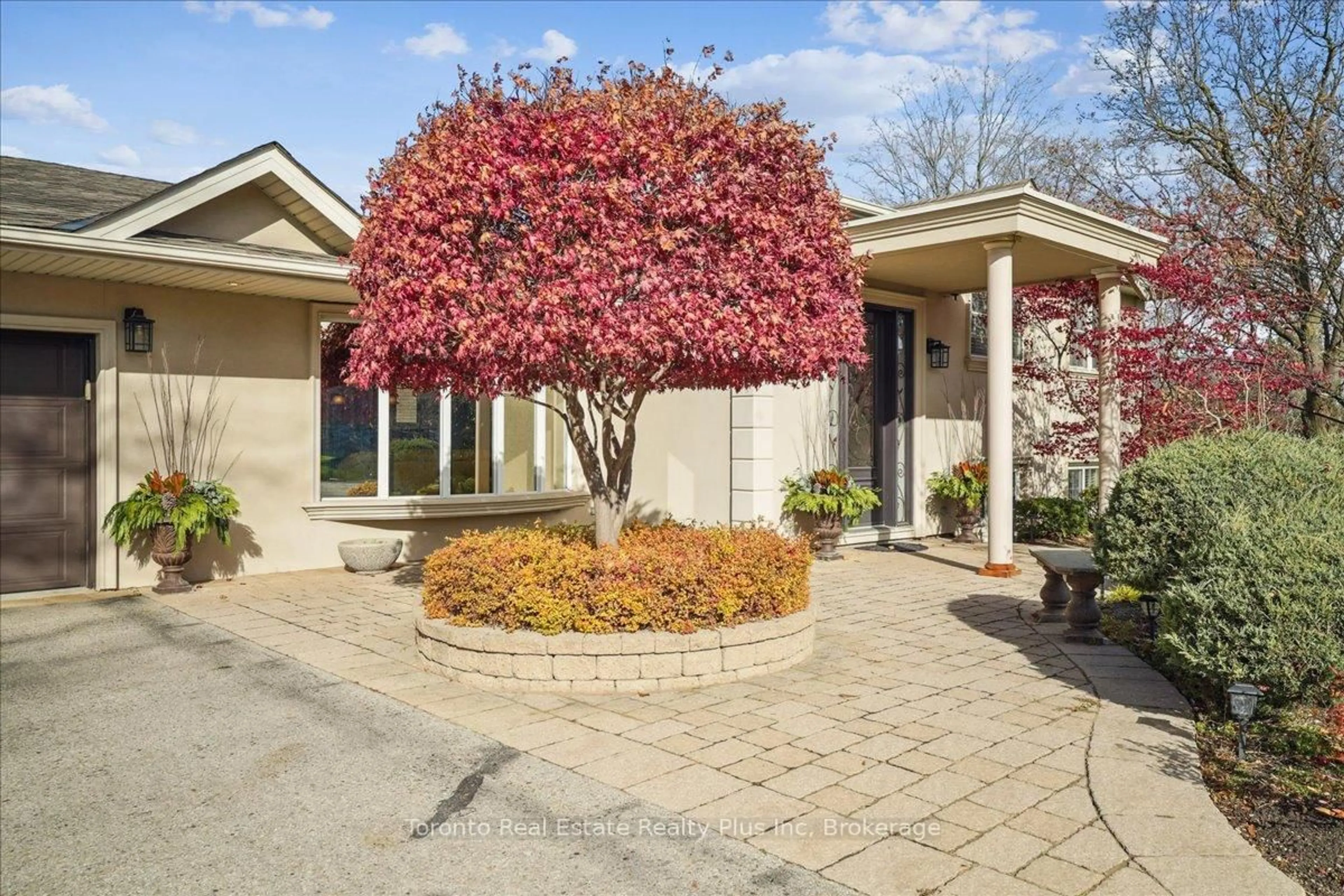 Unknown for 10 Sevilla Blvd, Vaughan Ontario L0J 1C0