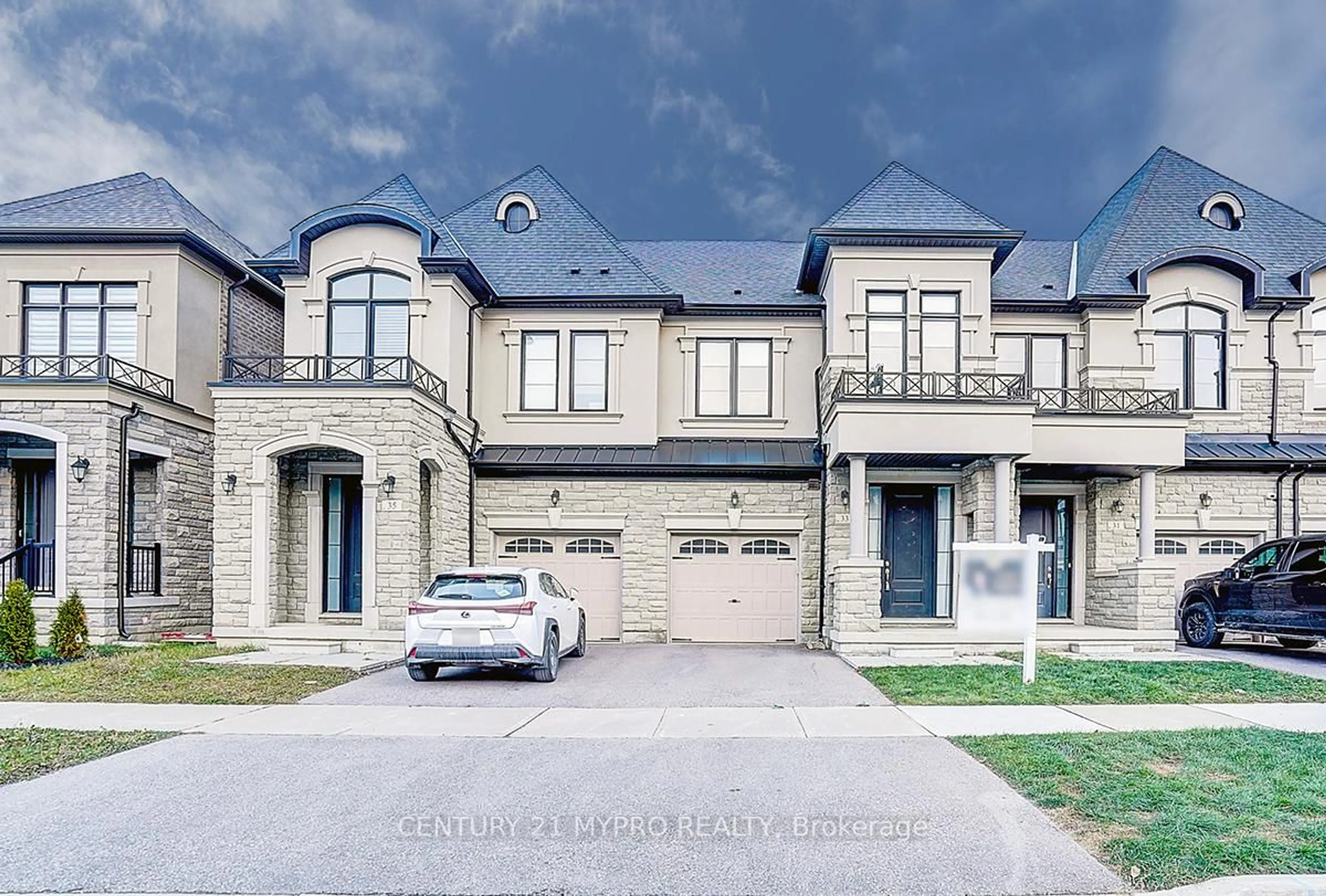 Home with brick exterior material, street for 33 Mallery St, Richmond Hill Ontario L4S 0H7