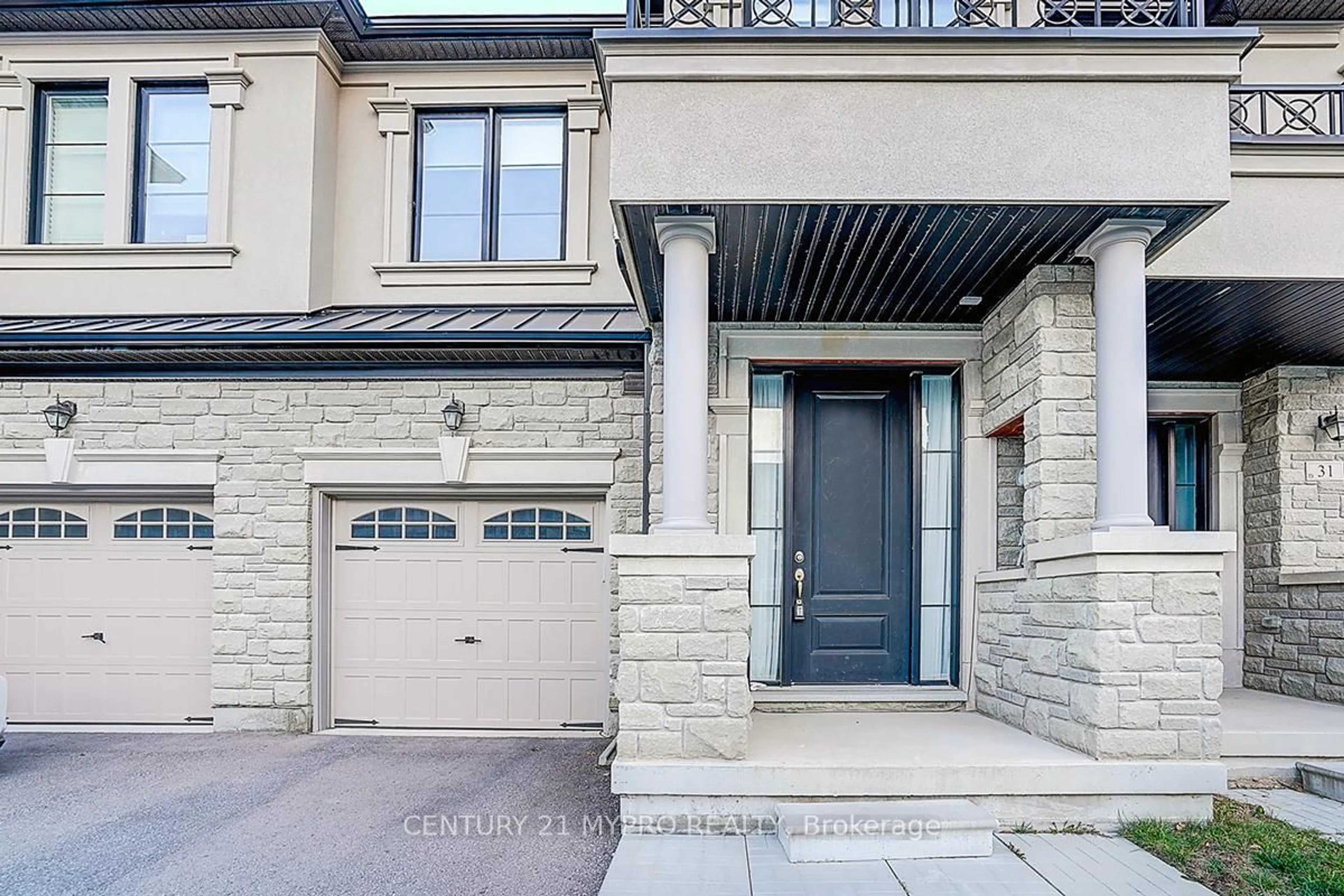 Home with brick exterior material, street for 33 Mallery St, Richmond Hill Ontario L4S 0H7