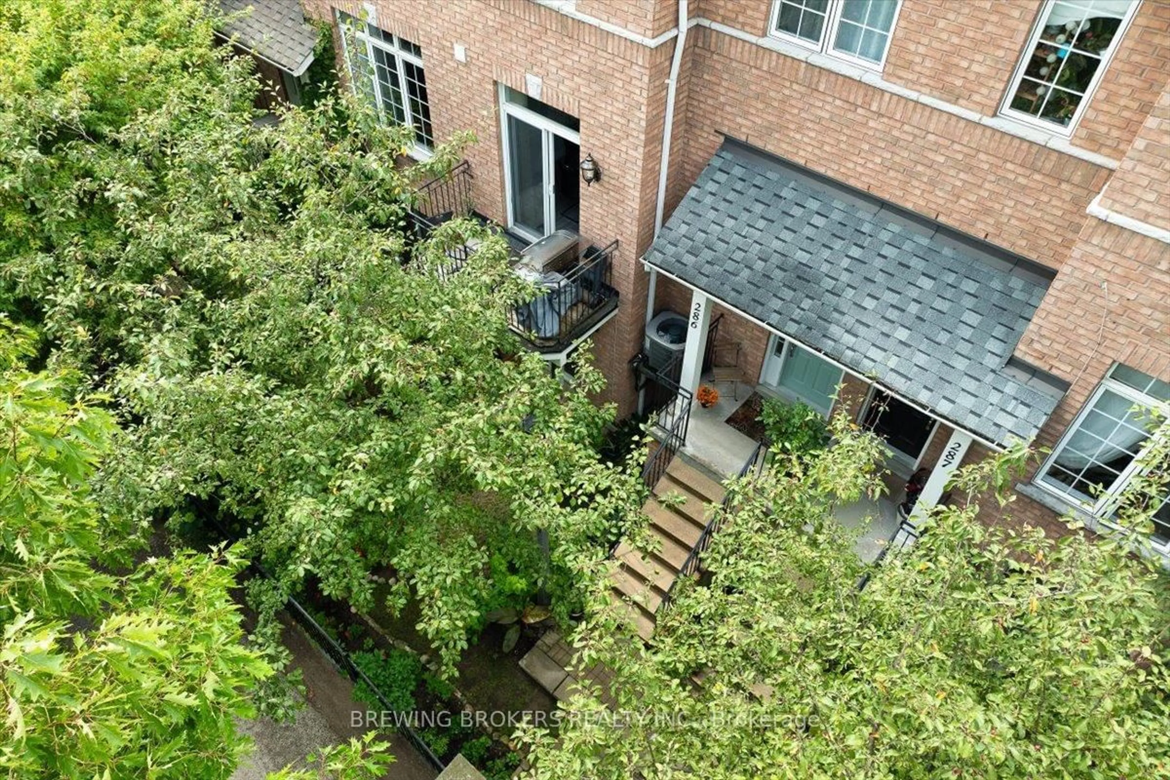 A pic from outside/outdoor area/front of a property/back of a property/a pic from drone, city buildings view from balcony for 23 Observatory Lane #286, Richmond Hill Ontario L4C 0M7