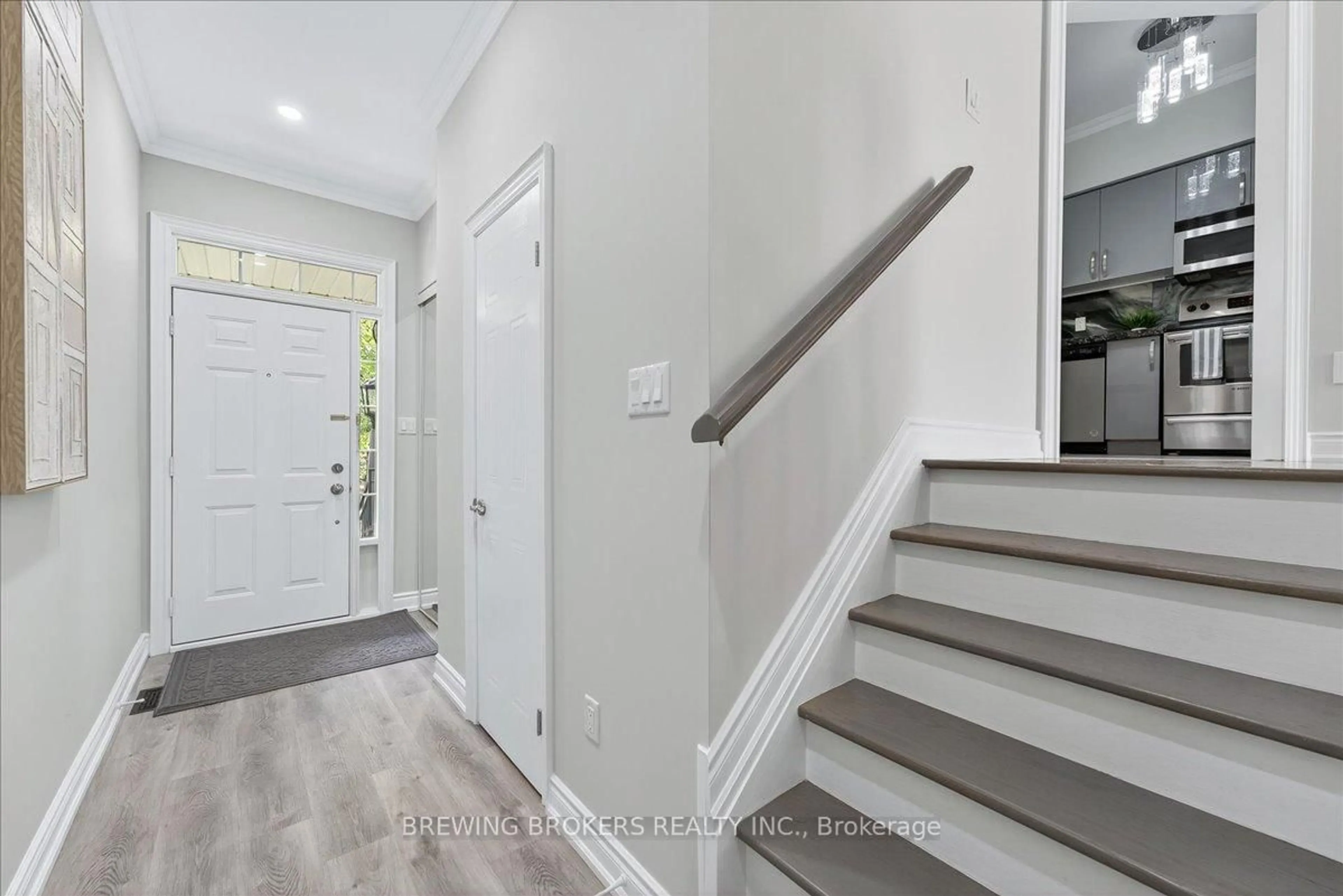Indoor entryway for 23 Observatory Lane #286, Richmond Hill Ontario L4C 0M7