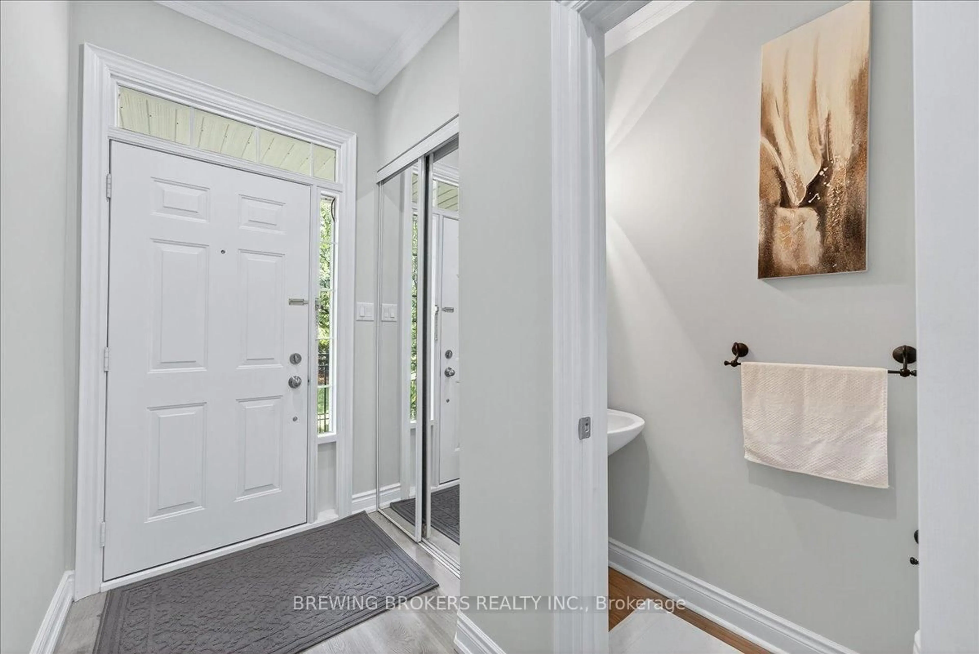 Indoor entryway for 23 Observatory Lane #286, Richmond Hill Ontario L4C 0M7