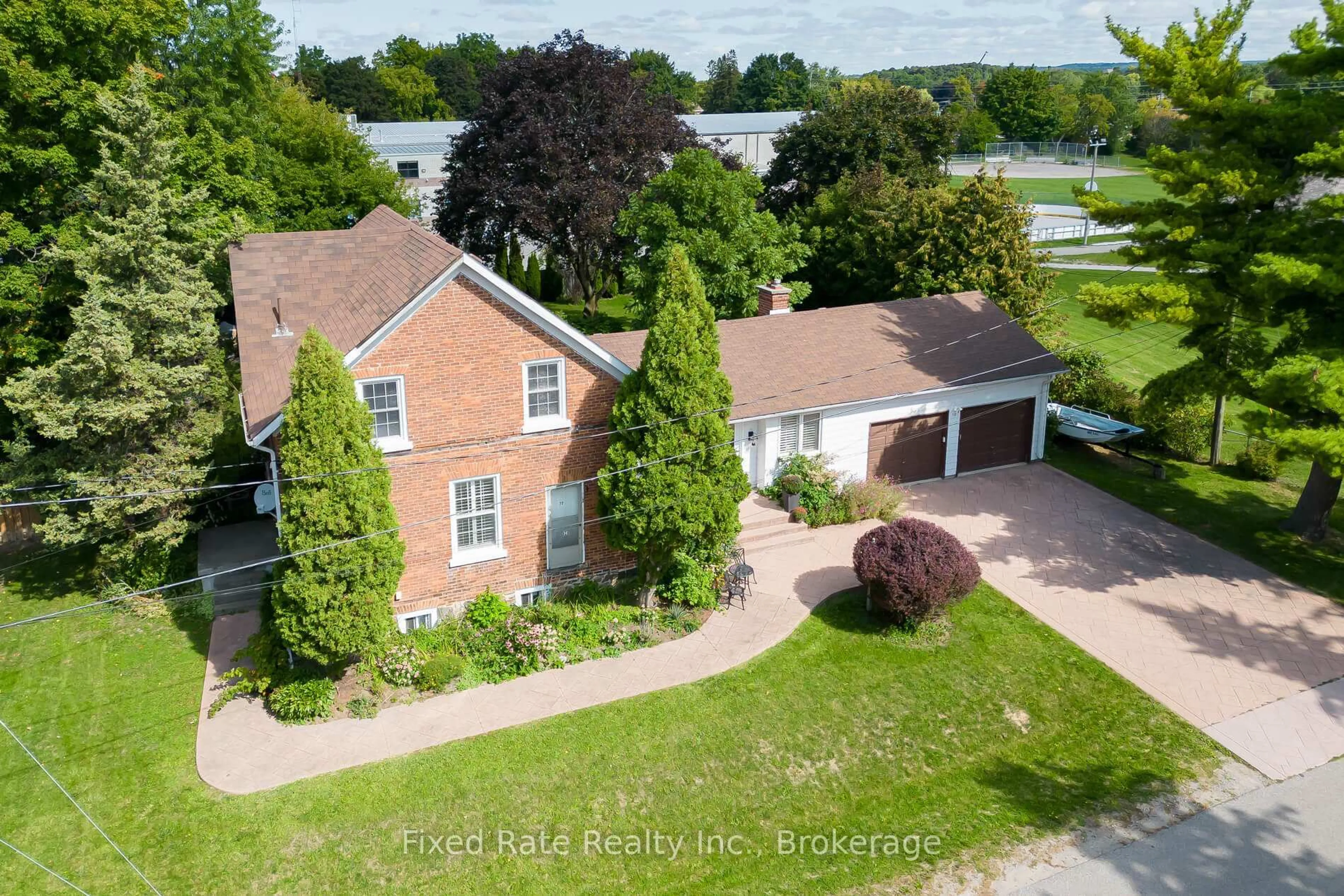 A pic from outside/outdoor area/front of a property/back of a property/a pic from drone, water/lake/river/ocean view for 22 Parkview Dr, King Ontario L0G 1N0