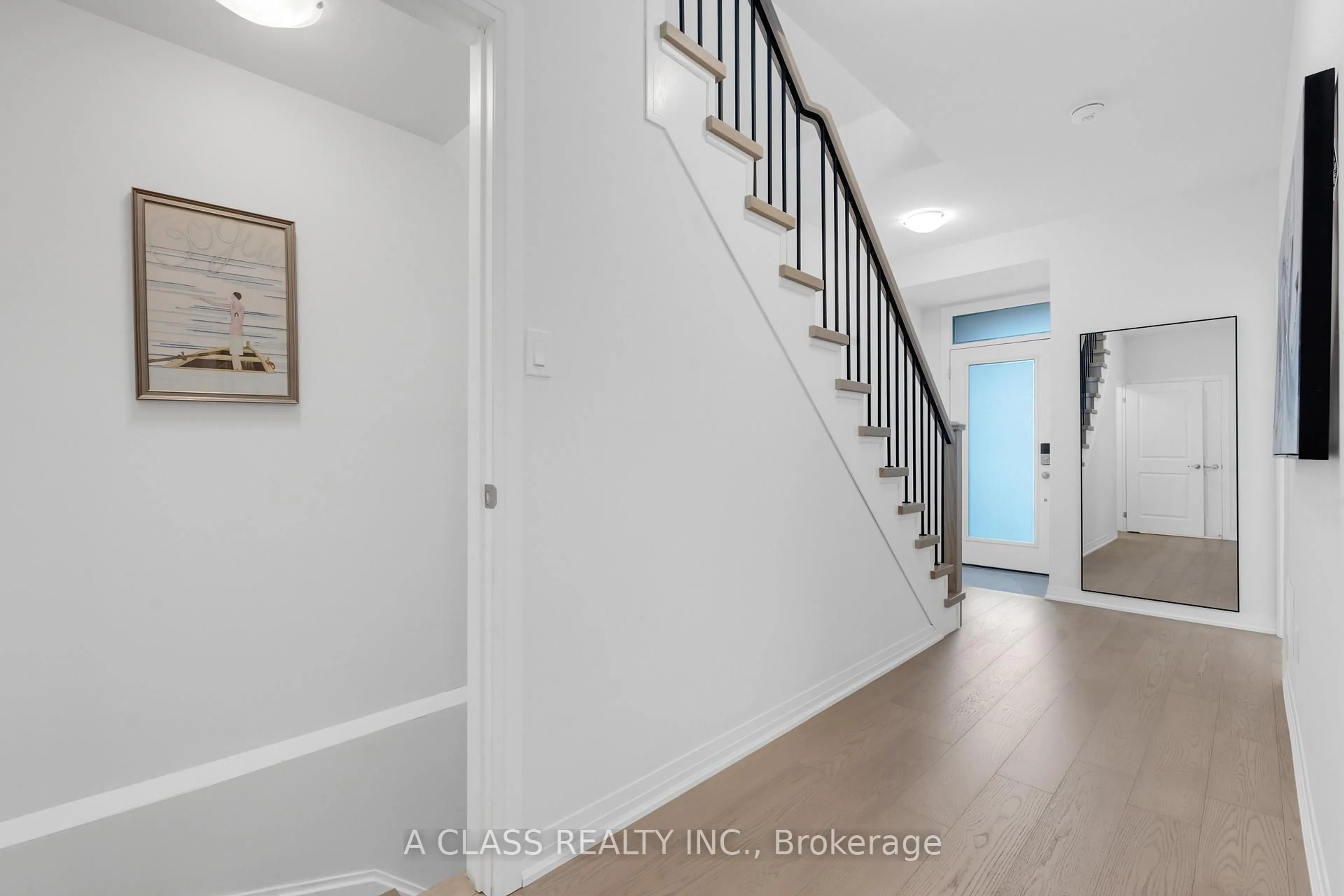 Indoor entryway for 1669 Bur Oak Ave, Markham Ontario L6E 0V2