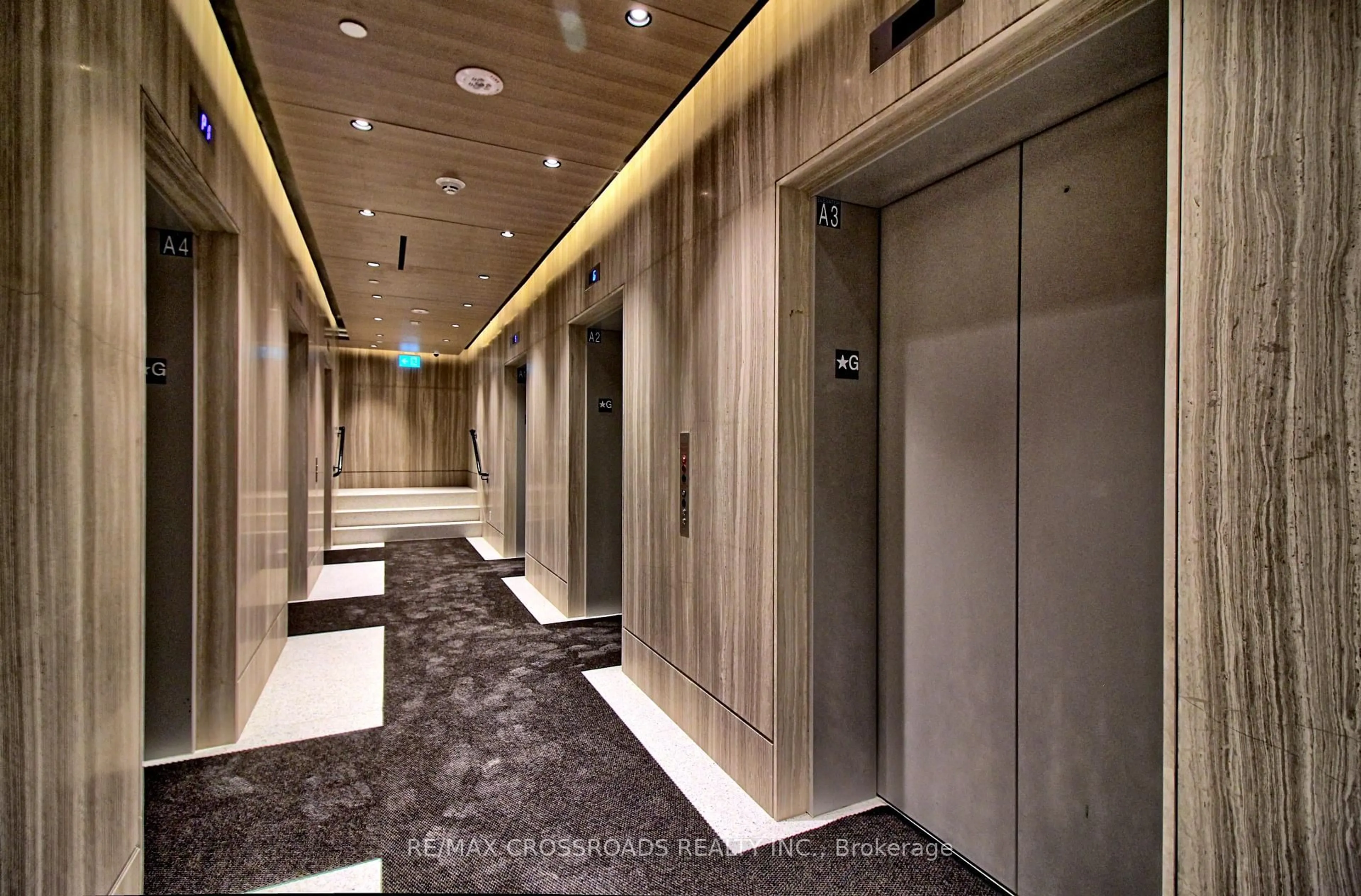 Indoor foyer for 225 Commerce St St #907, Vaughan Ontario L4K 0R1