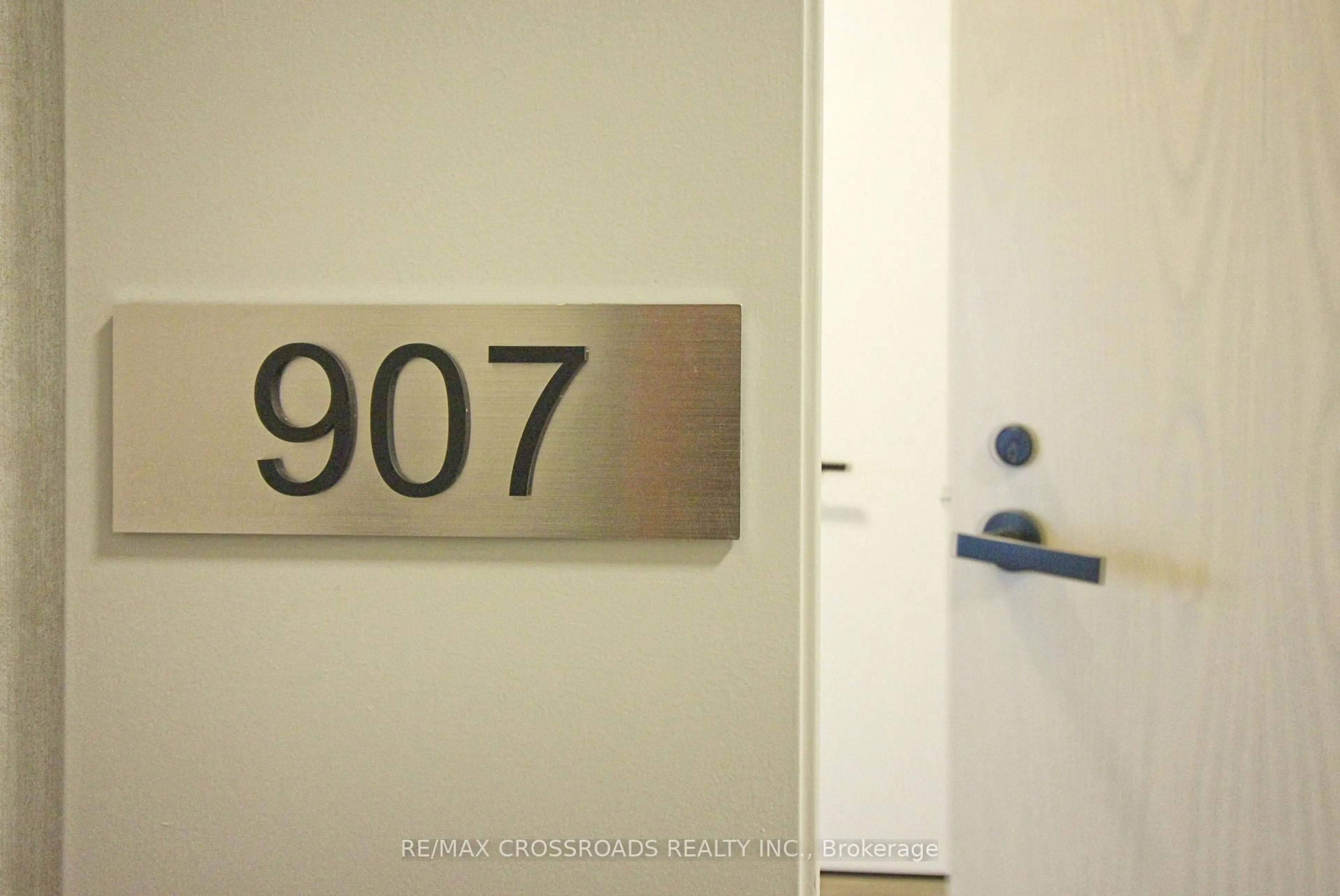 Indoor entryway for 225 Commerce St St #907, Vaughan Ontario L4K 0R1