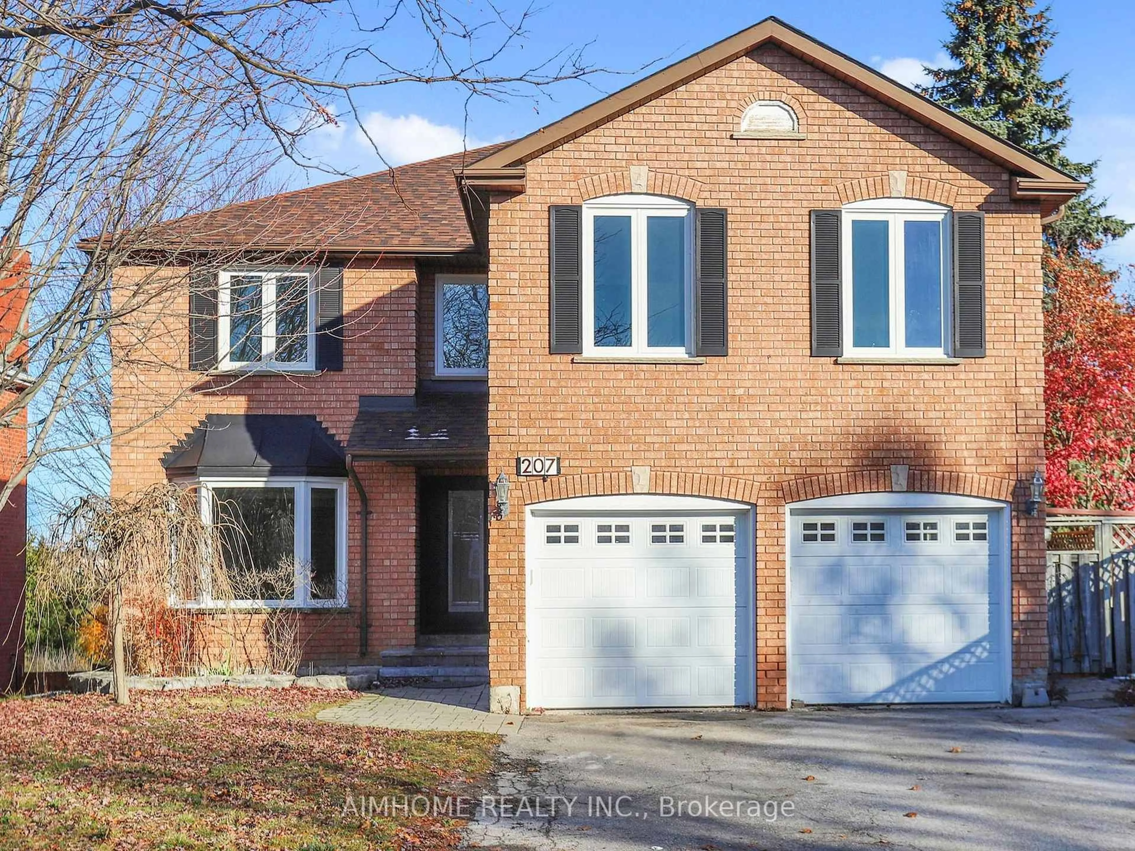 Home with brick exterior material, street for 207 Kensit Ave, Newmarket Ontario L3X 1S6
