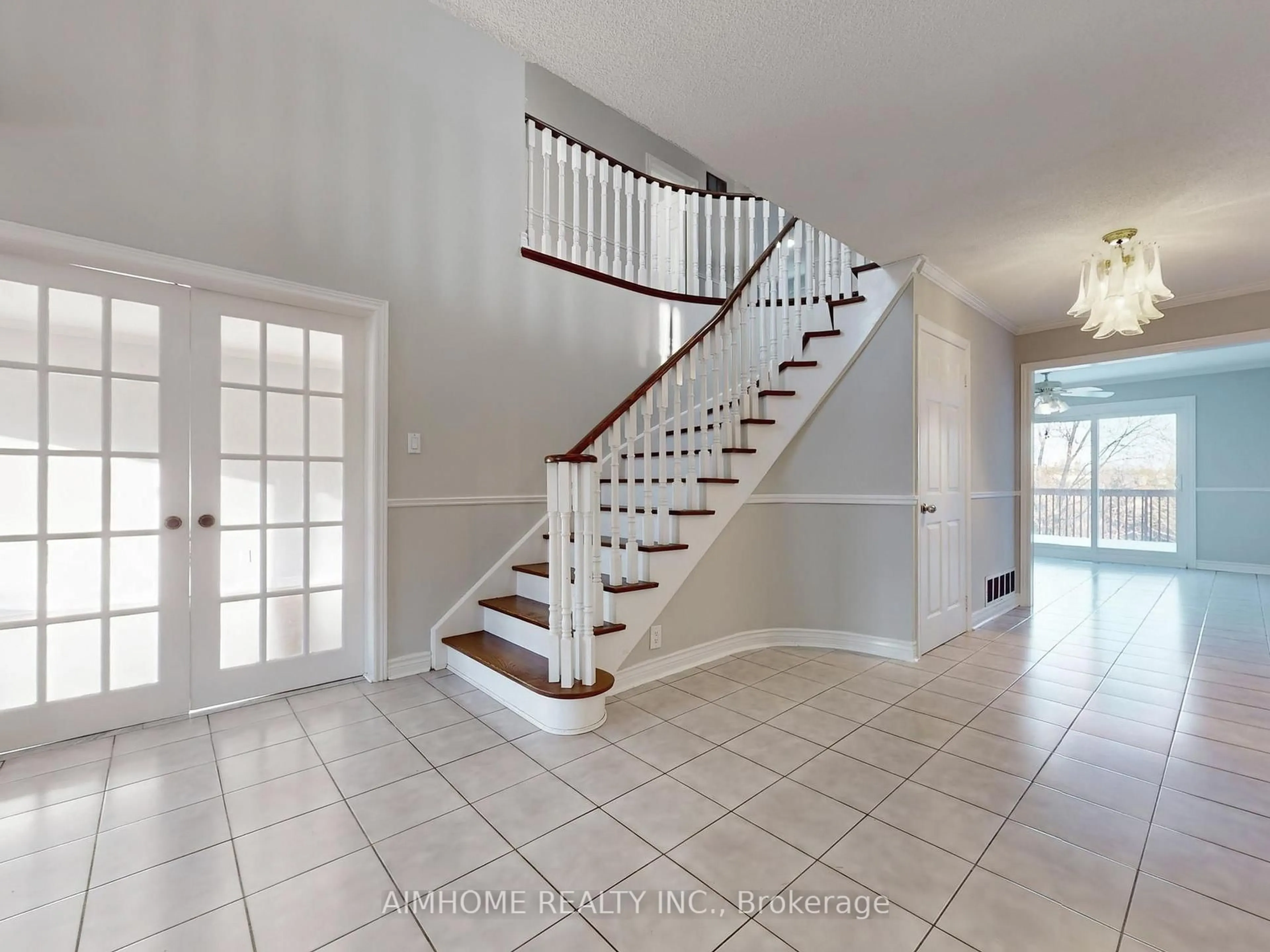 Unknown for 207 Kensit Ave, Newmarket Ontario L3X 1S6