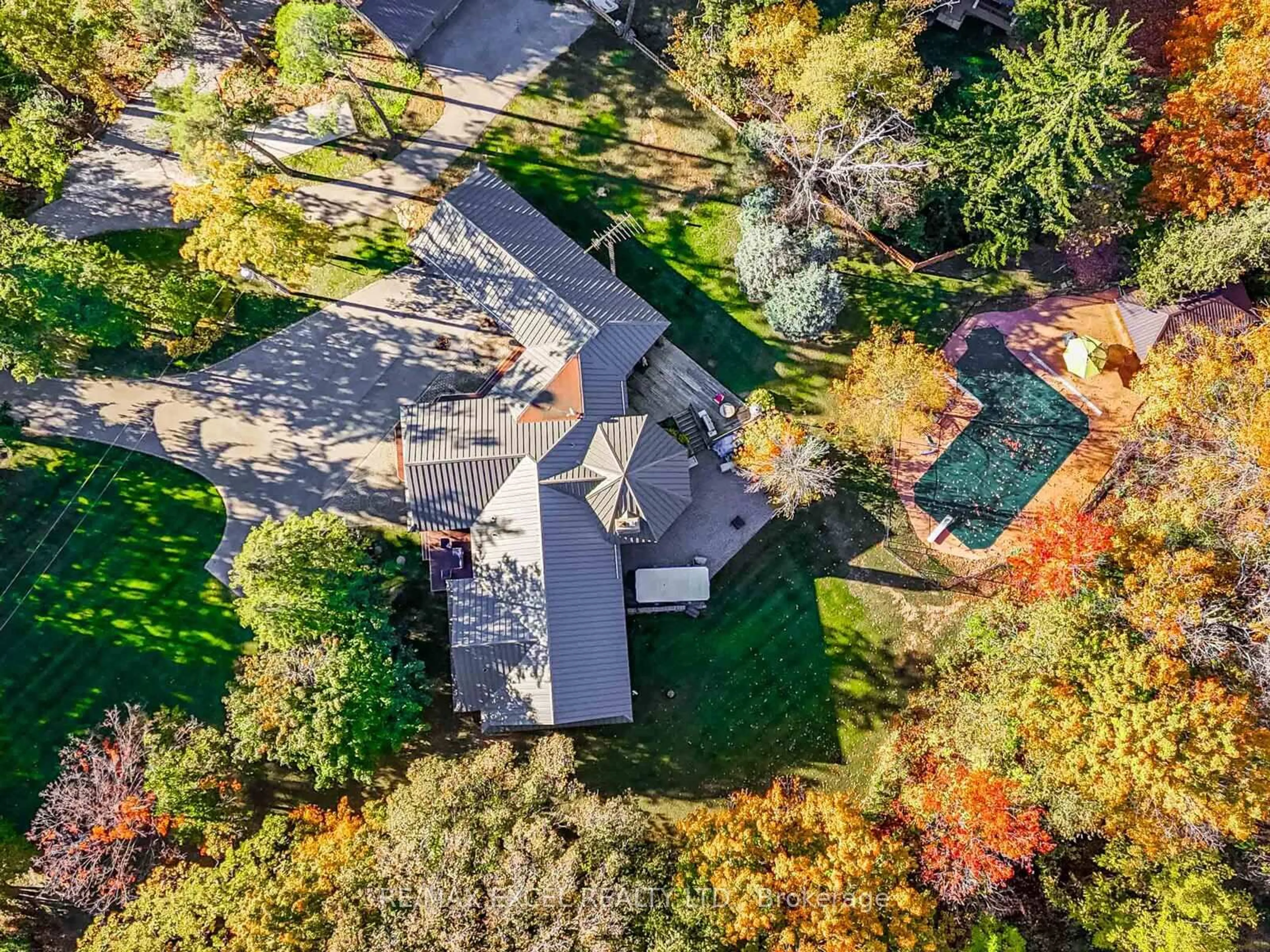 A pic from outside/outdoor area/front of a property/back of a property/a pic from drone, unknown for 4138 19th Ave, Markham Ontario L6C 1M2