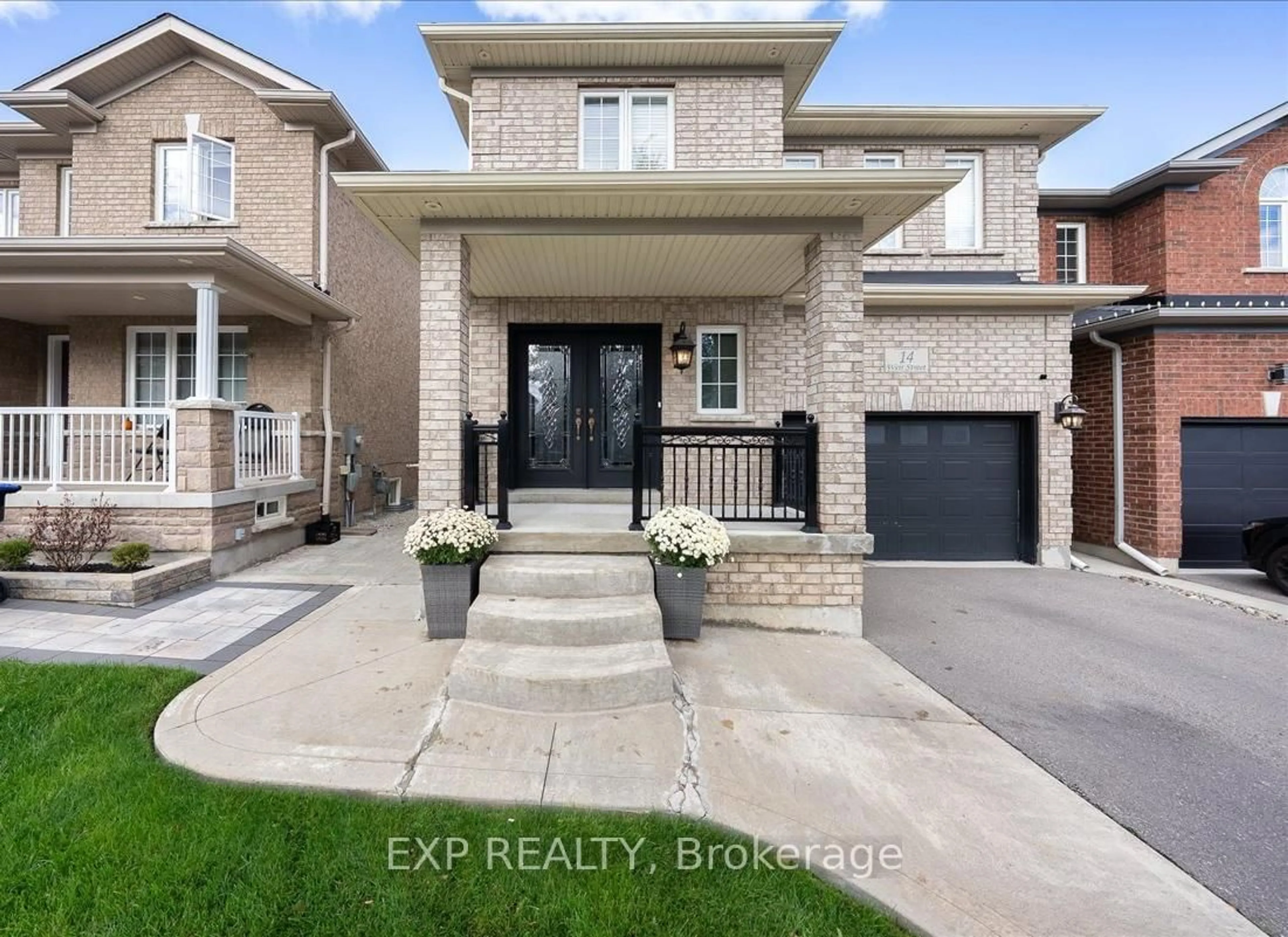 Home with brick exterior material, street for 14 Weir St, Bradford West Gwillimbury Ontario L3Z 0K6