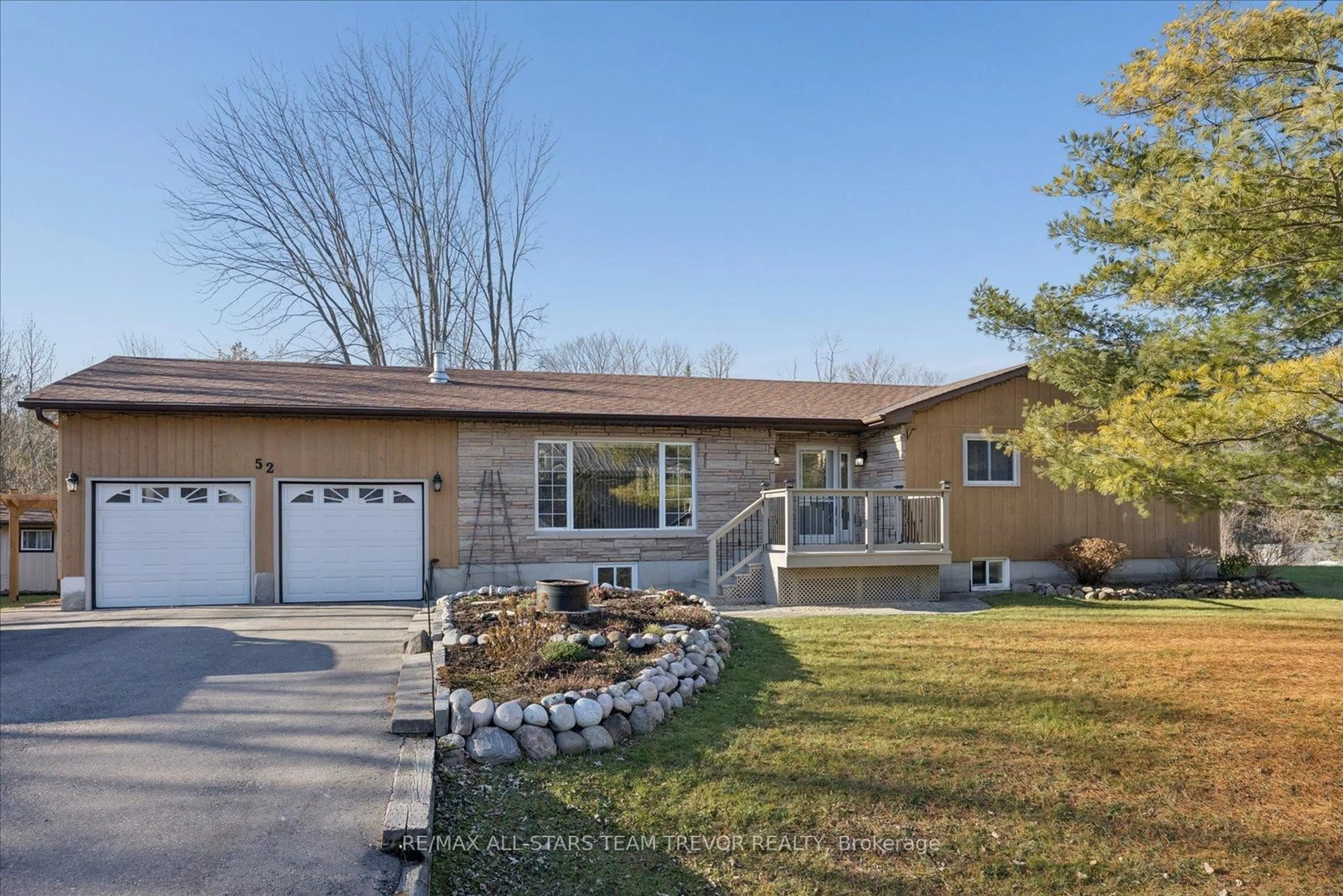 Home with vinyl exterior material, street for 52 Beaverdale Cres, Georgina Ontario L0E 1N0