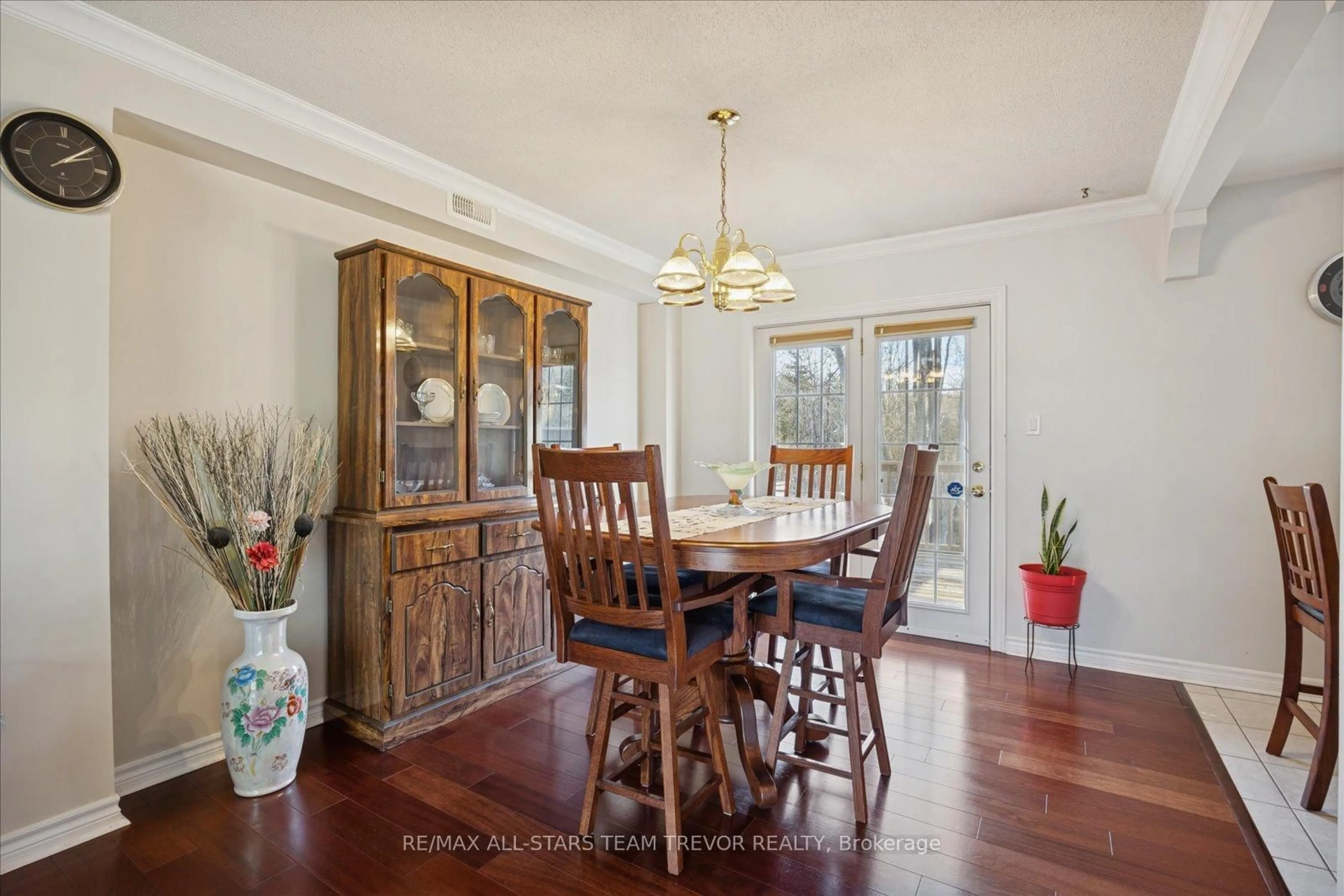 Dining room, wood/laminate floor for 52 Beaverdale Cres, Georgina Ontario L0E 1N0