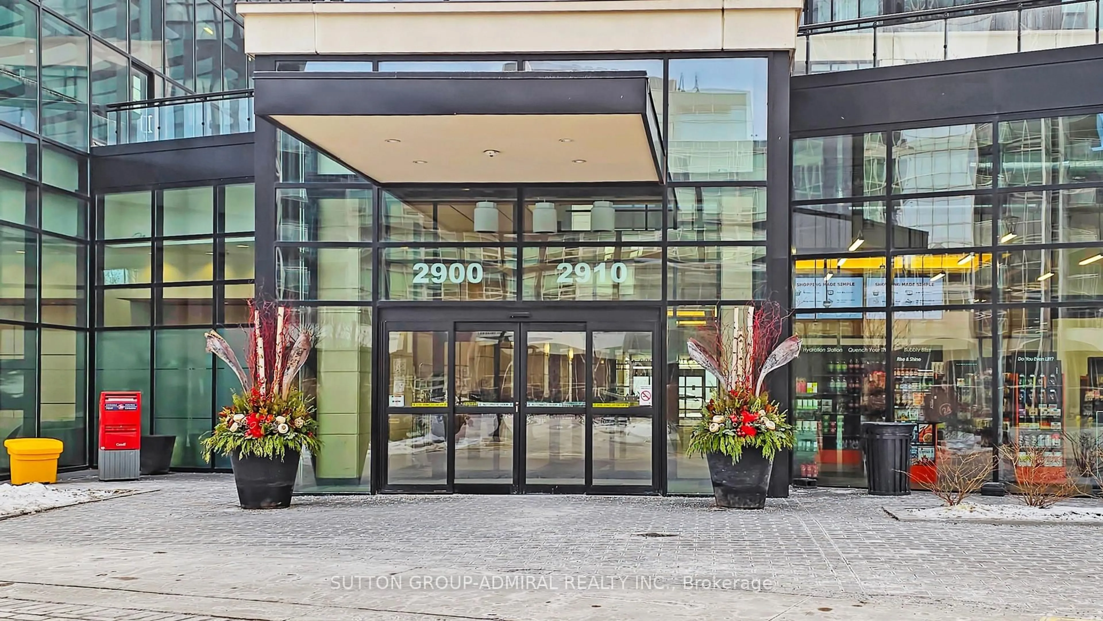 Indoor foyer for 2910 Highway 7 Rd #513, Vaughan Ontario L4K 0H8