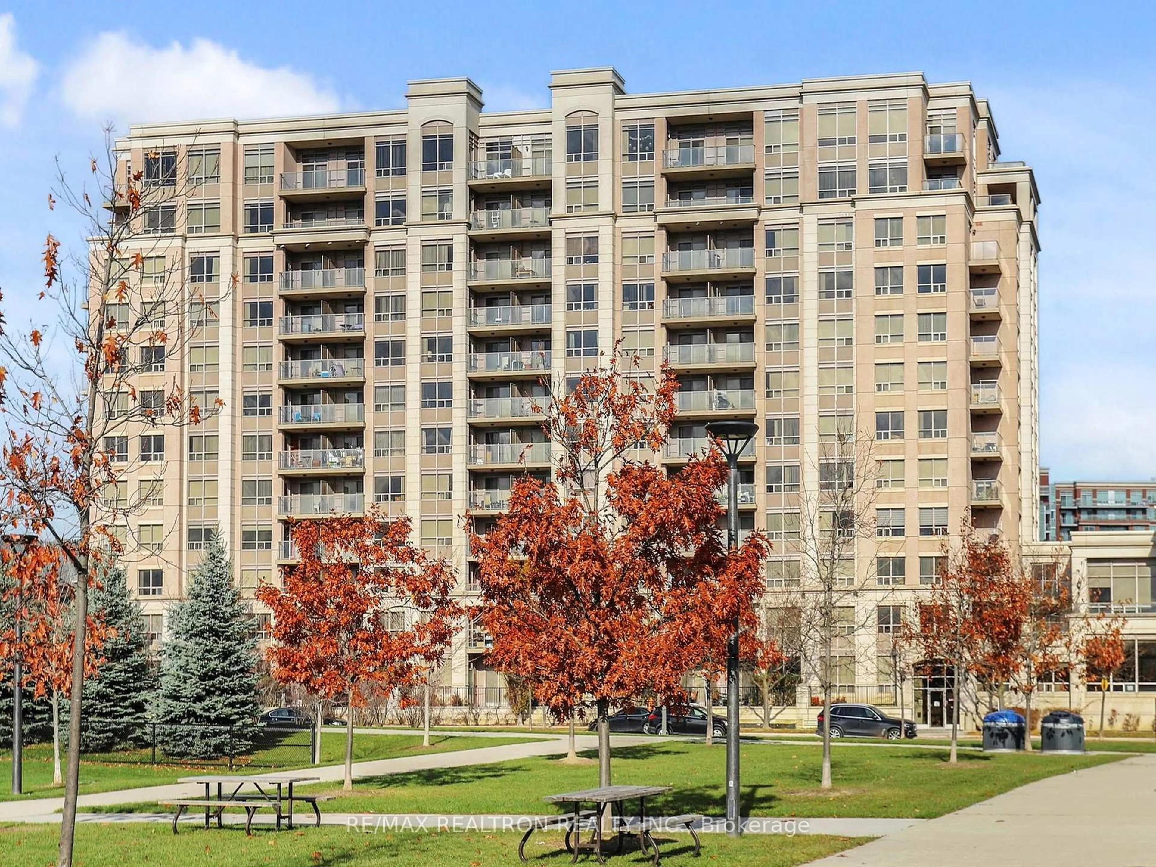 Patio, unknown for 37 Galleria Pkwy #306, Markham Ontario L3T 0A5