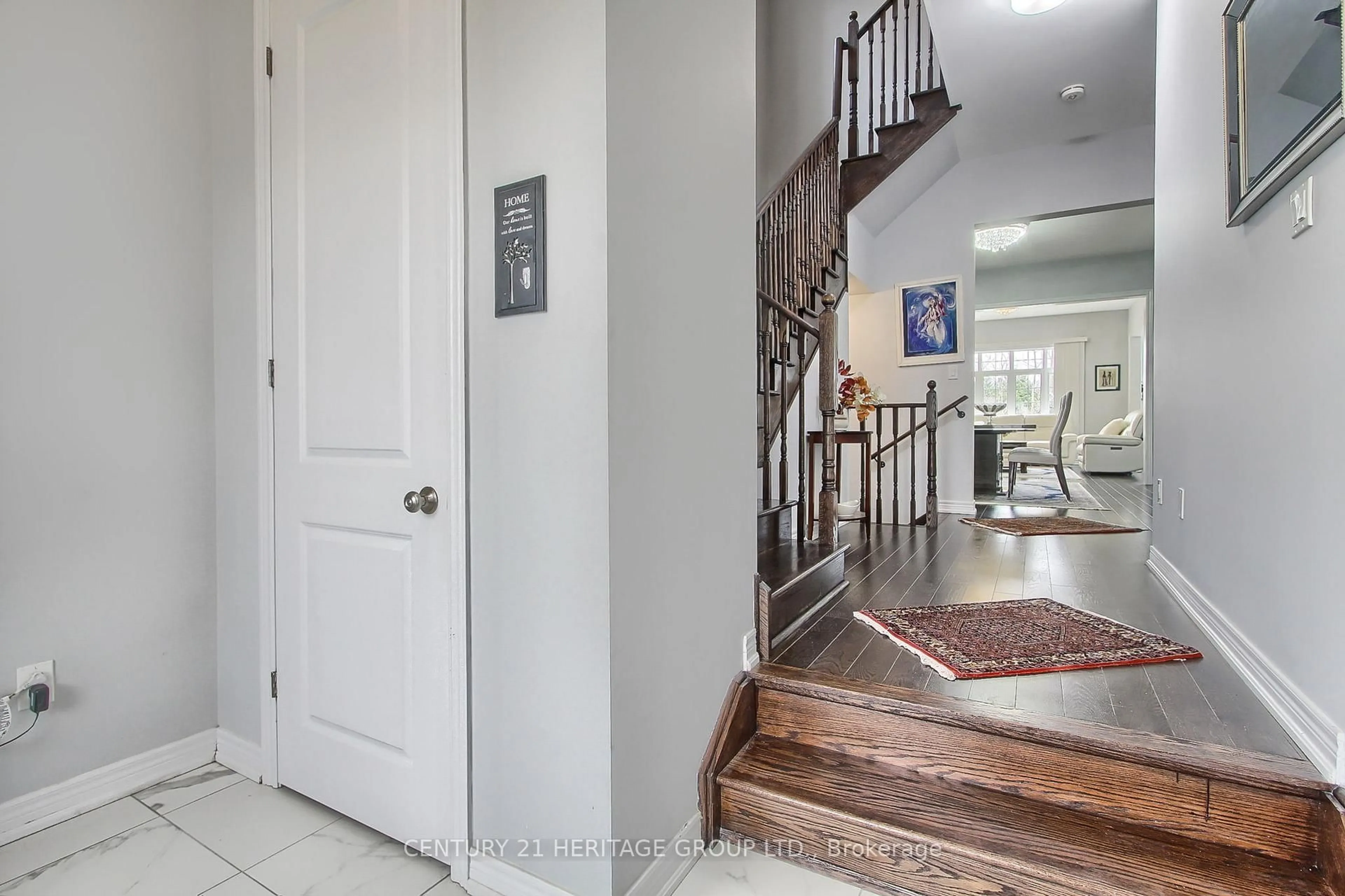 Indoor entryway for 71 Woodhaven Ave, Aurora Ontario L4G 3Y2