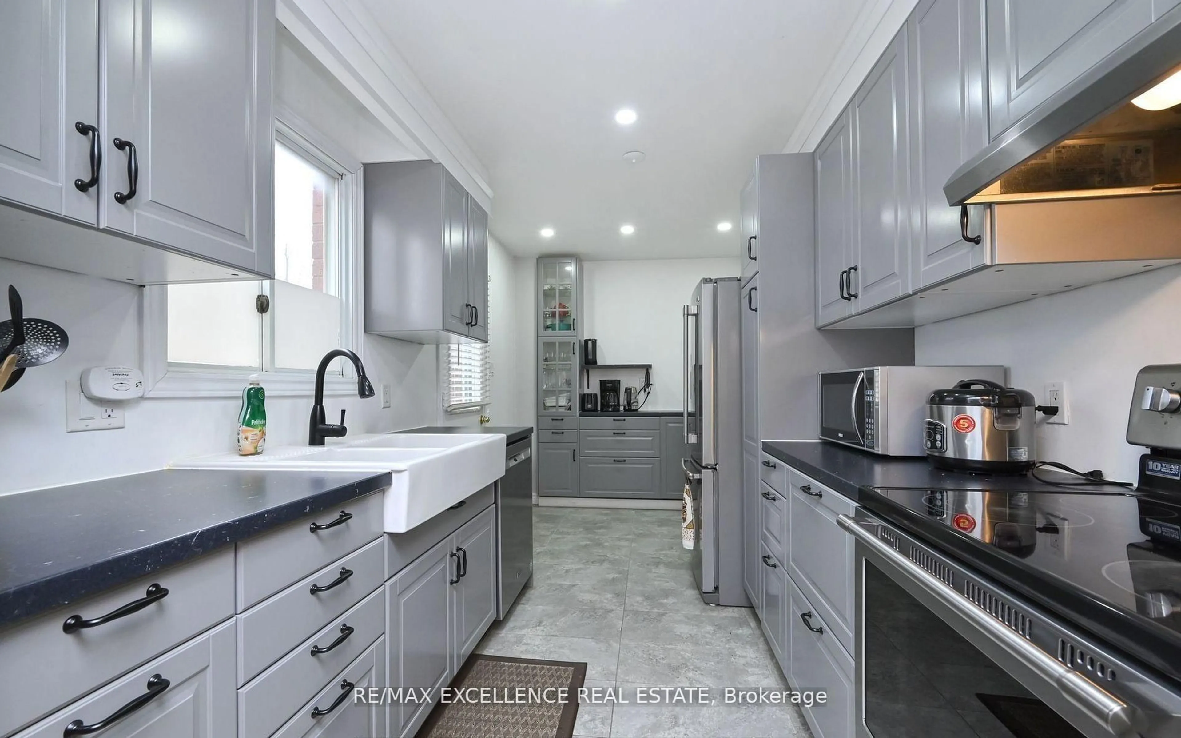 Contemporary kitchen, ceramic/tile floor for 115 Beattie Ave, New Tecumseth Ontario L9K 1C3