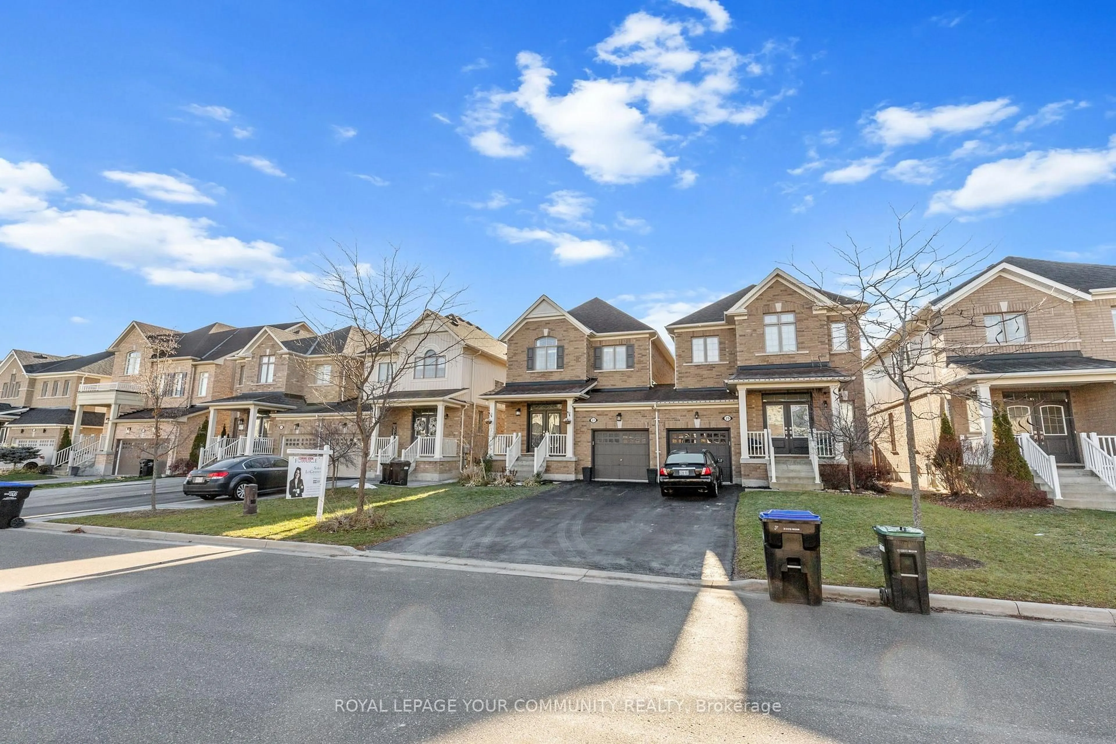 A pic from outside/outdoor area/front of a property/back of a property/a pic from drone, street for 27 McCabe Lane, New Tecumseth Ontario L0G 1W0