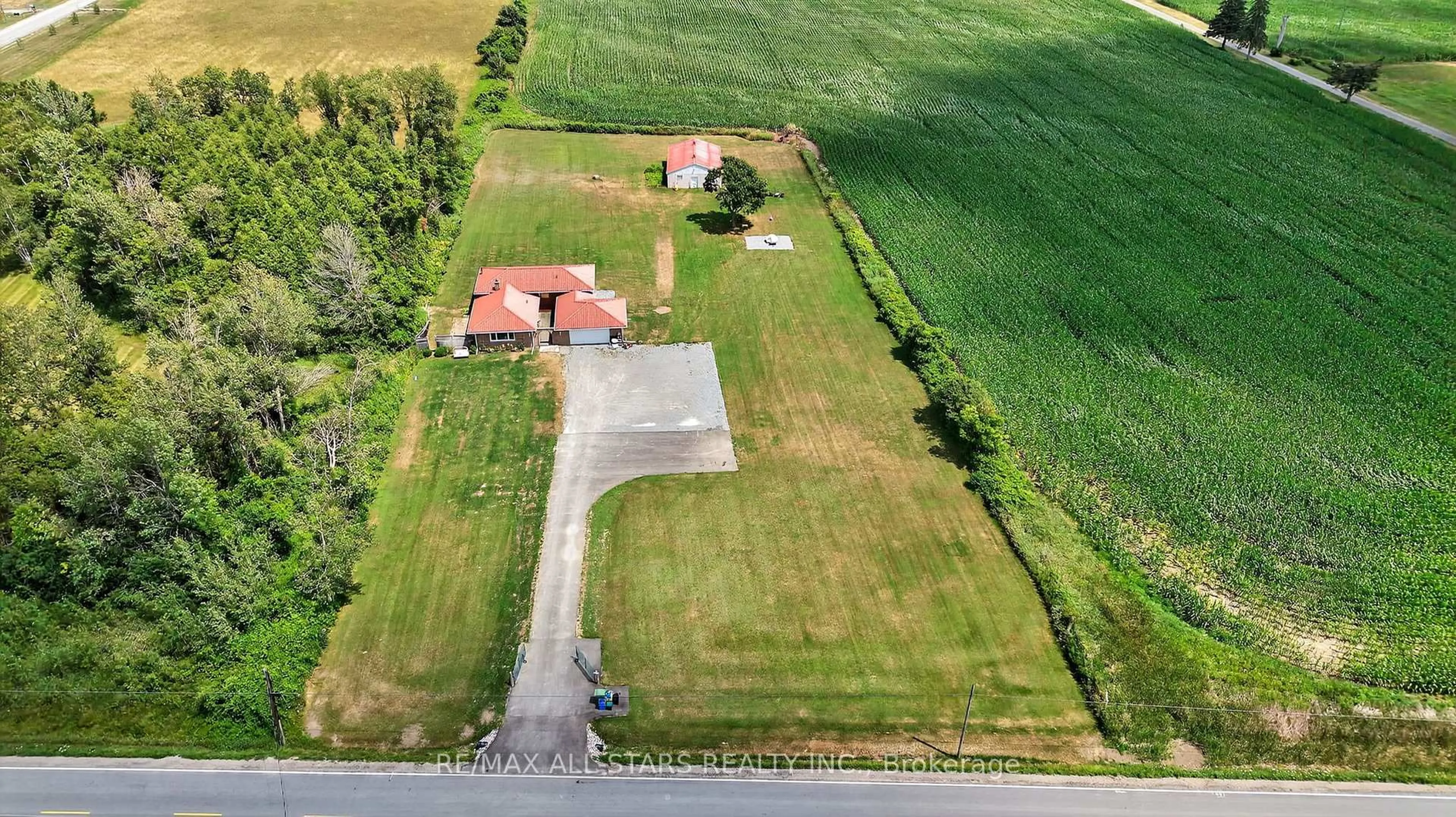 A pic from outside/outdoor area/front of a property/back of a property/a pic from drone, street for 22429 Kennedy Rd, East Gwillimbury Ontario L0G 1R0
