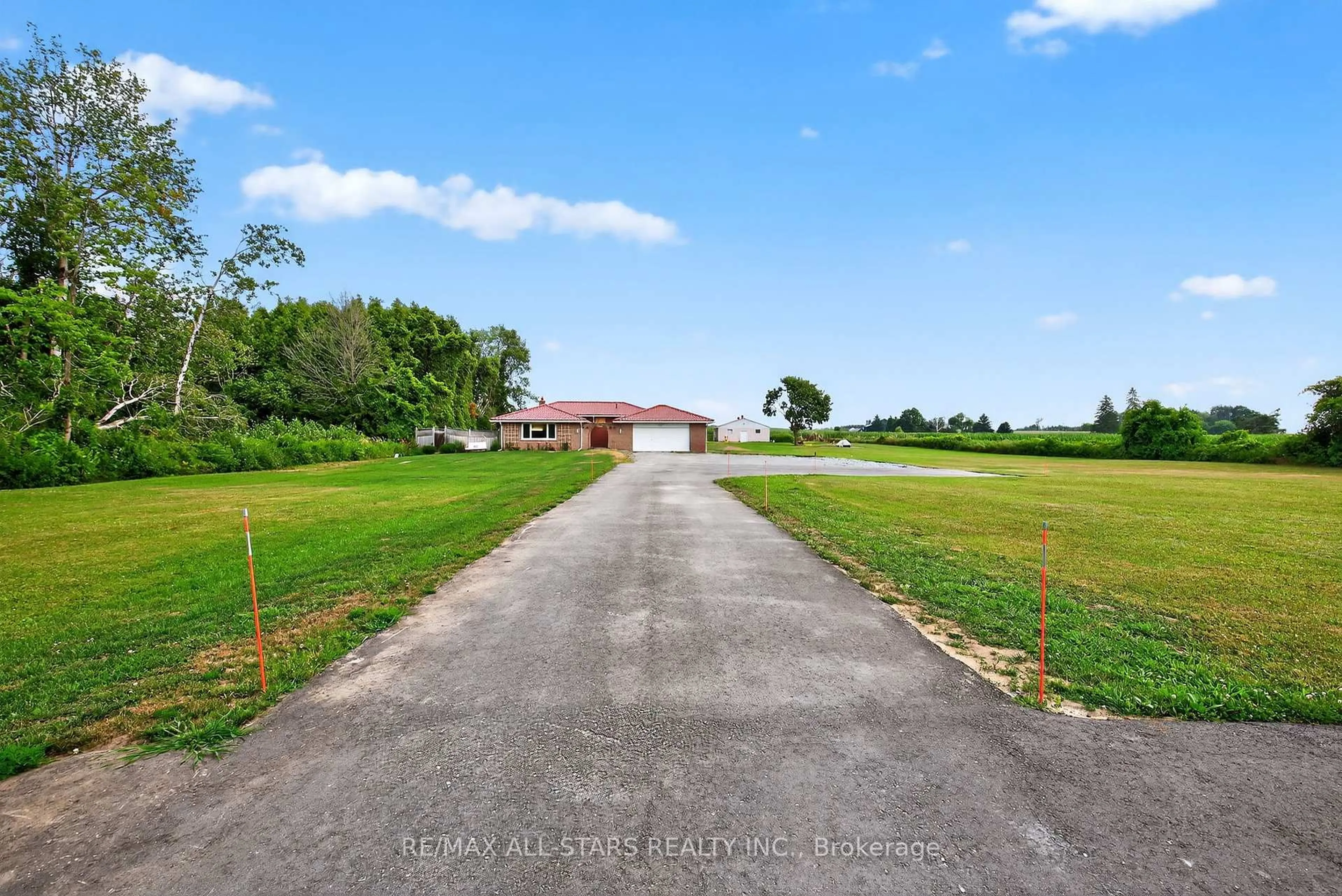 A pic from outside/outdoor area/front of a property/back of a property/a pic from drone, unknown for 22429 Kennedy Rd, East Gwillimbury Ontario L0G 1R0