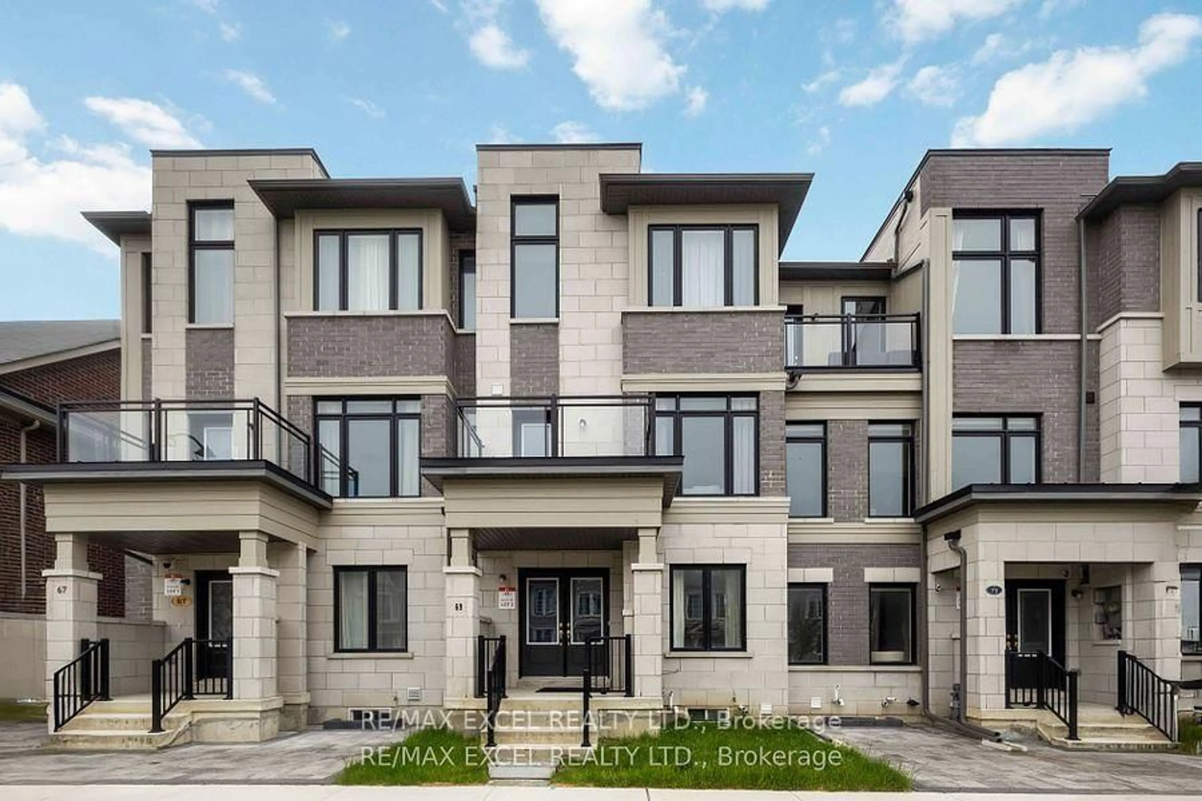 Home with brick exterior material, unknown for 69 William F Bell Pkwy, Richmond Hill Ontario L4S 0K1