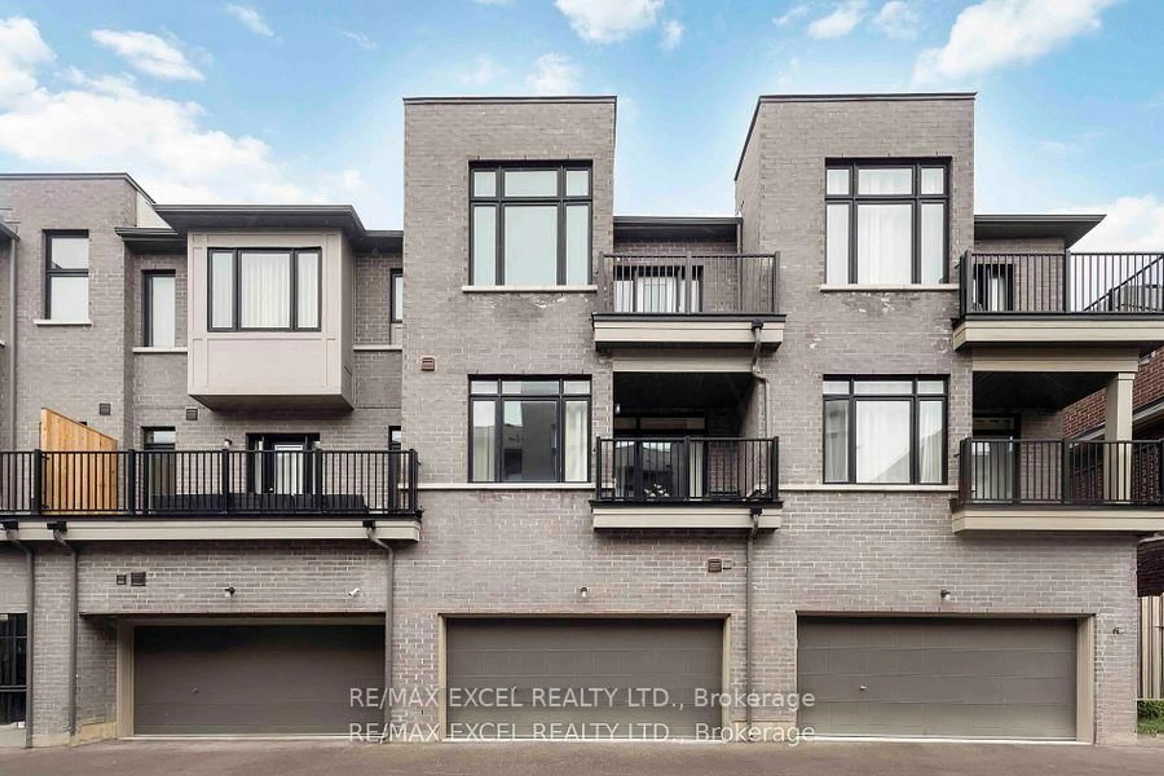 Home with brick exterior material, street for 69 William F Bell Pkwy, Richmond Hill Ontario L4S 0K1