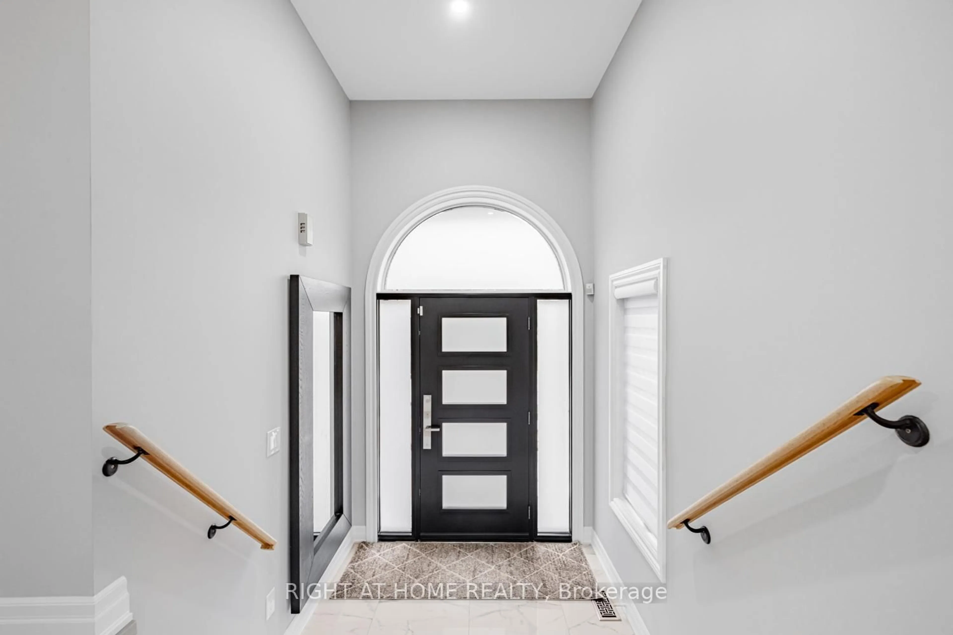 Indoor entryway for 488 Royalpark Way, Vaughan Ontario L4H 1K4