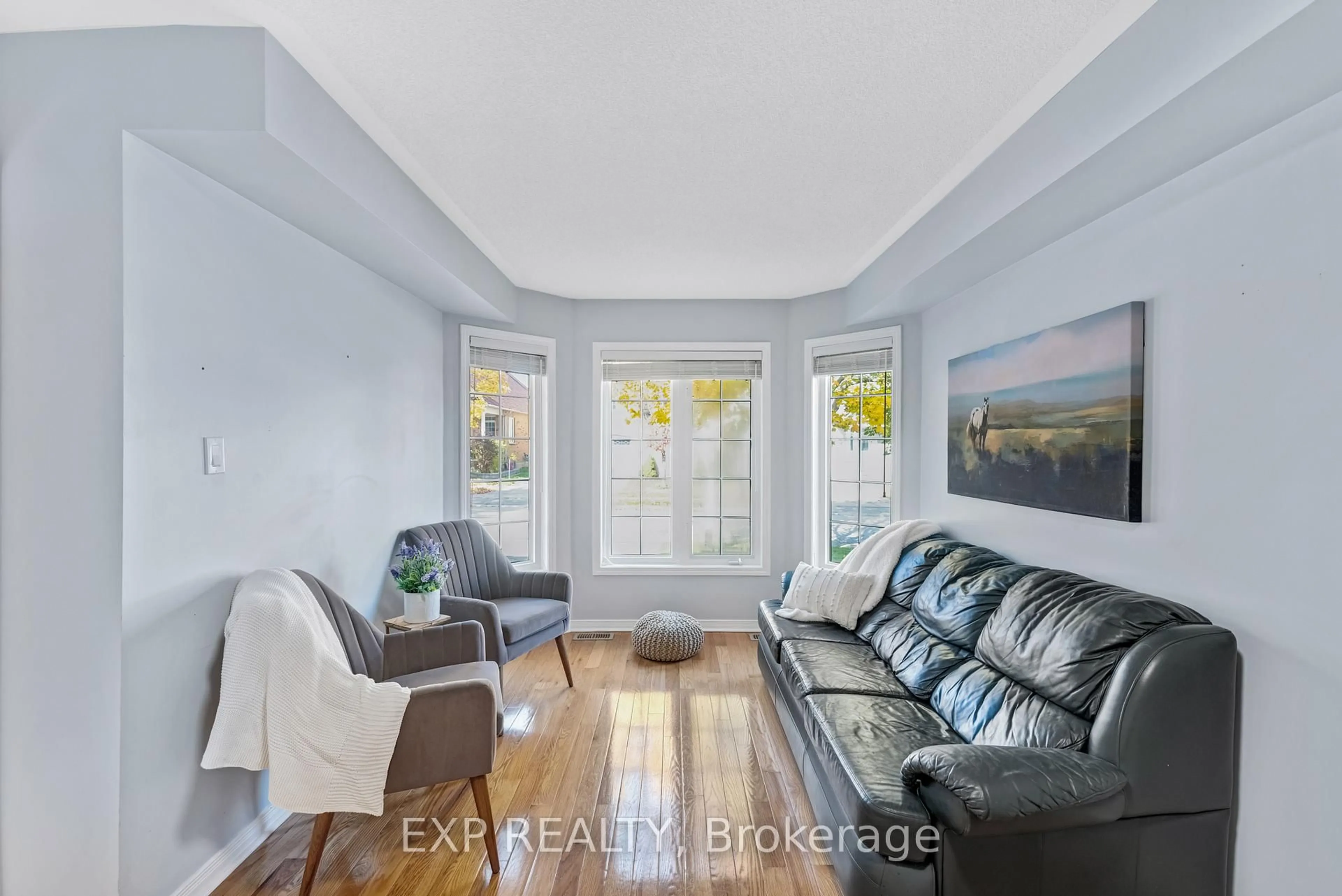 Living room with furniture, unknown for 168 Wainscot Ave, Newmarket Ontario L3X 2X4