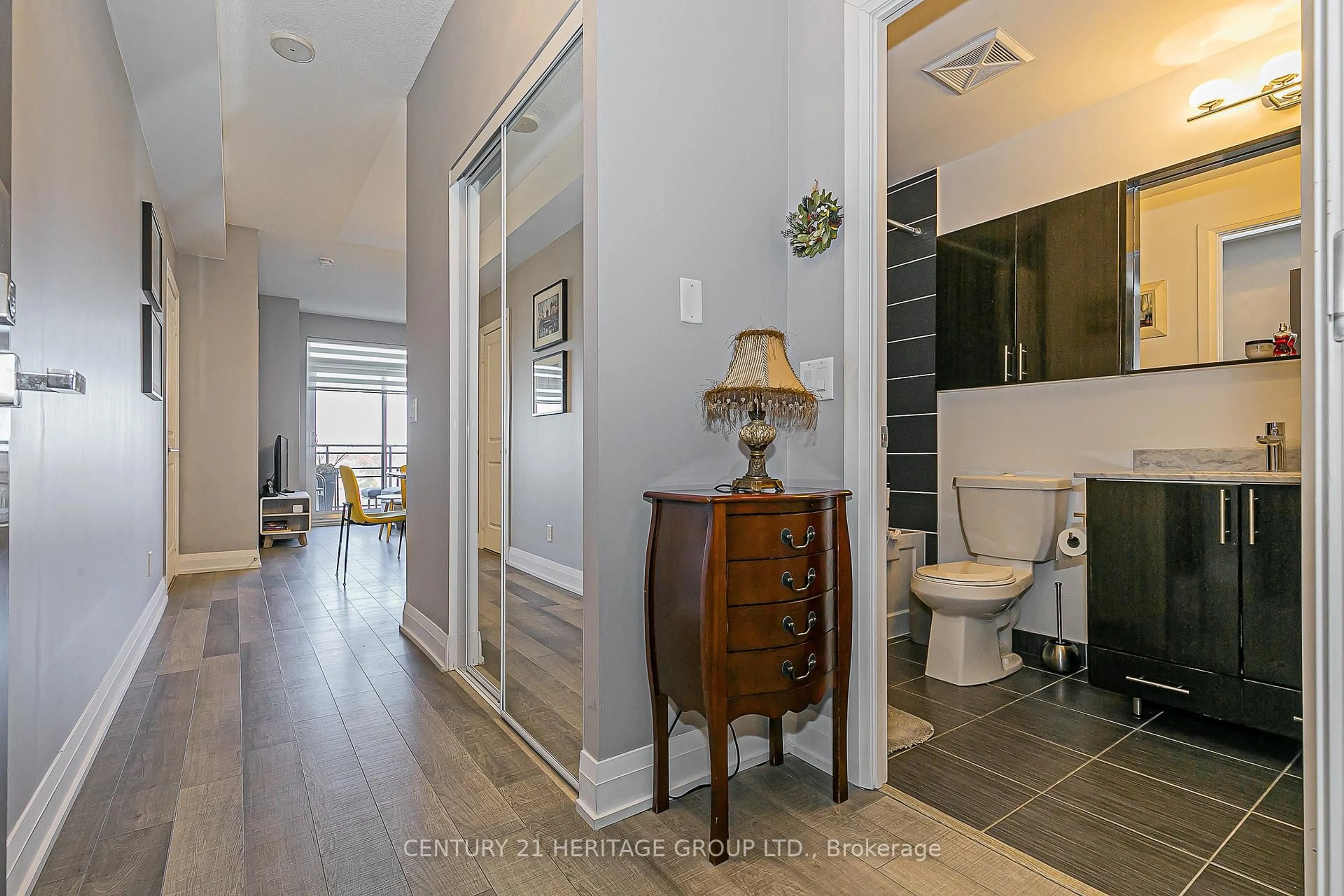 Indoor entryway for 85 North Park Rd #914, Vaughan Ontario L4J 0H9
