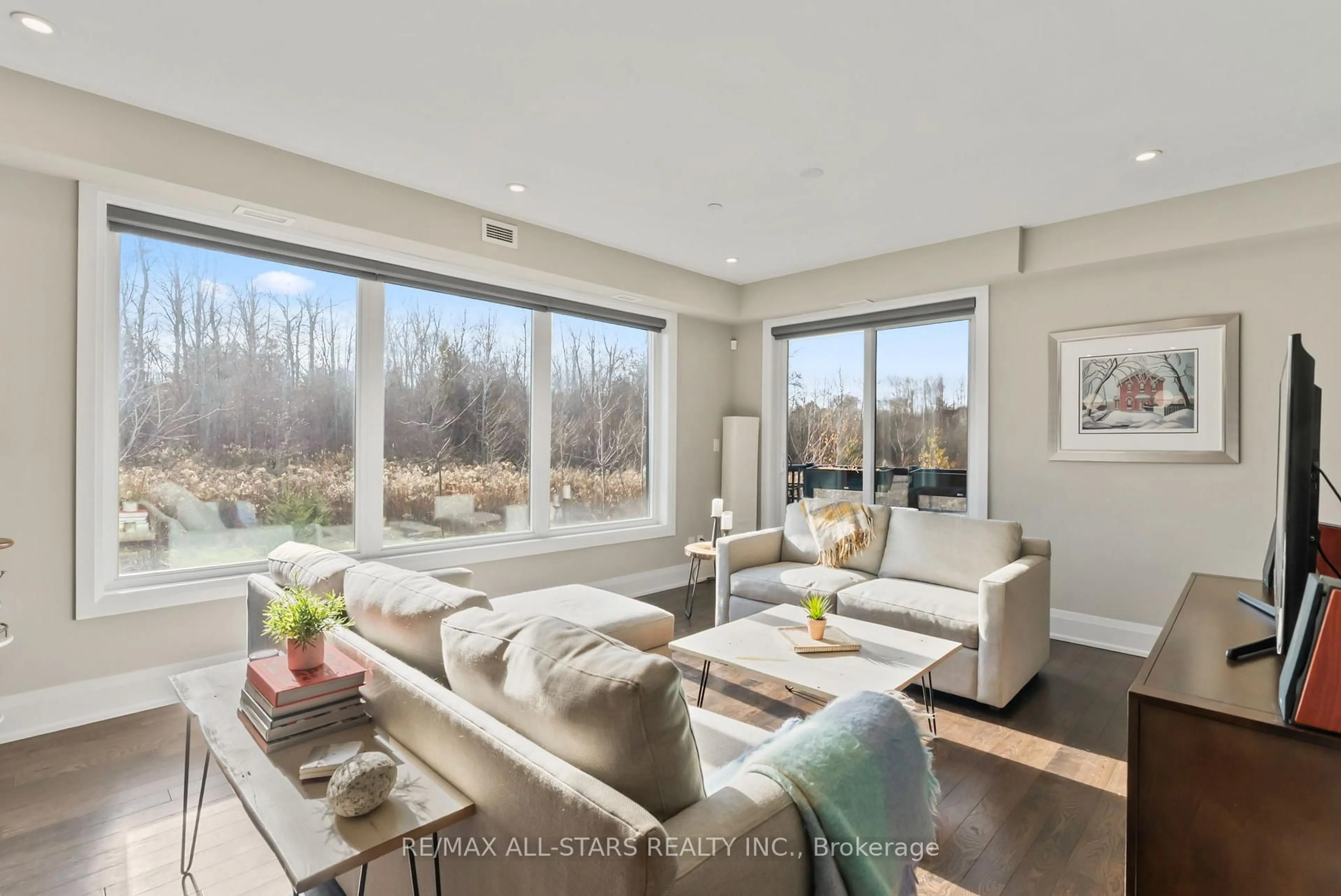 Living room with furniture, unknown for 103-164 Cemetery Rd, Uxbridge Ontario L6P 1R1