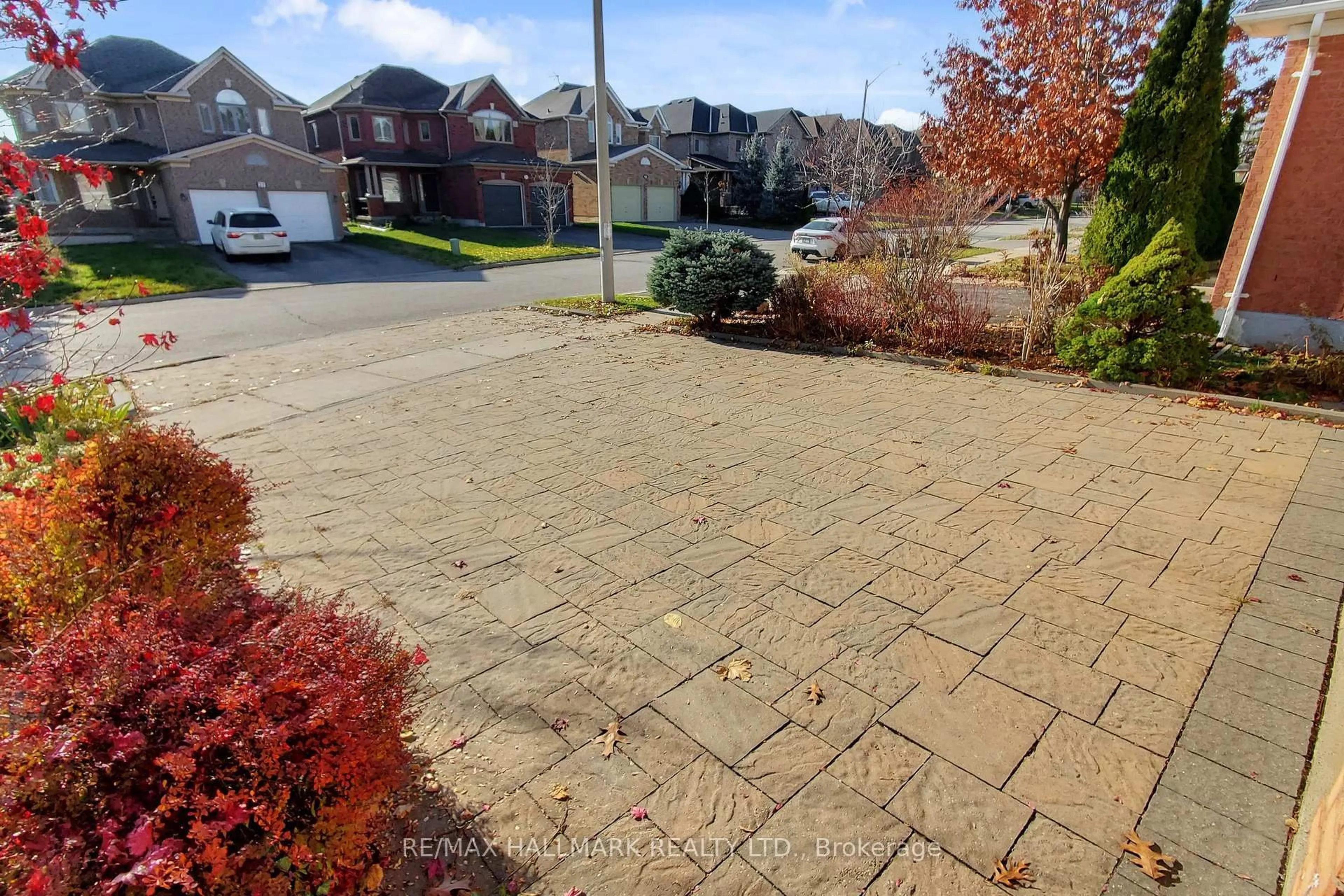 Patio, street for 20 Palomino Dr, Richmond Hill Ontario L4C 0P8