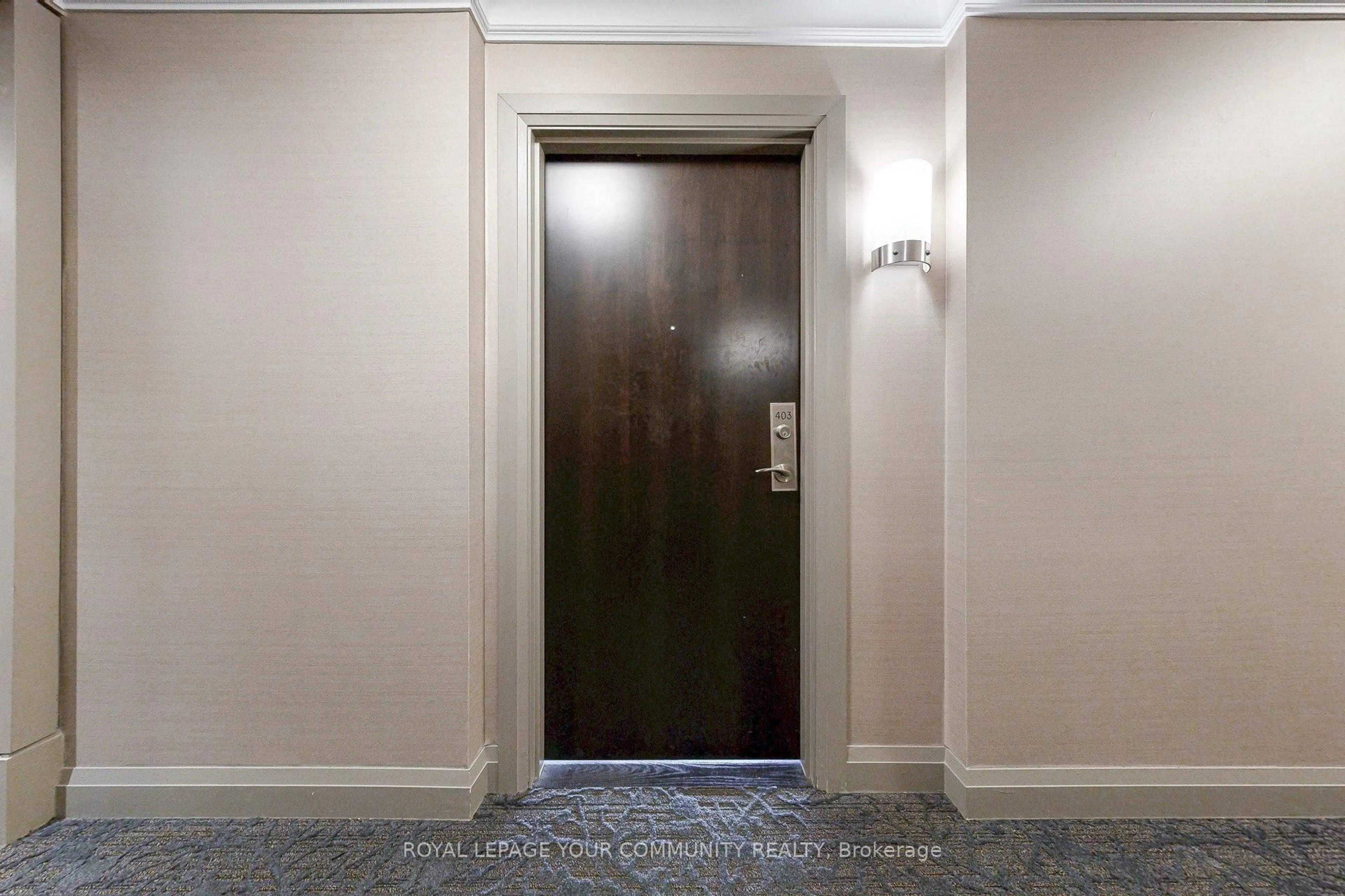 Indoor foyer for 180 John West Way #403, Aurora Ontario L4G 0R3