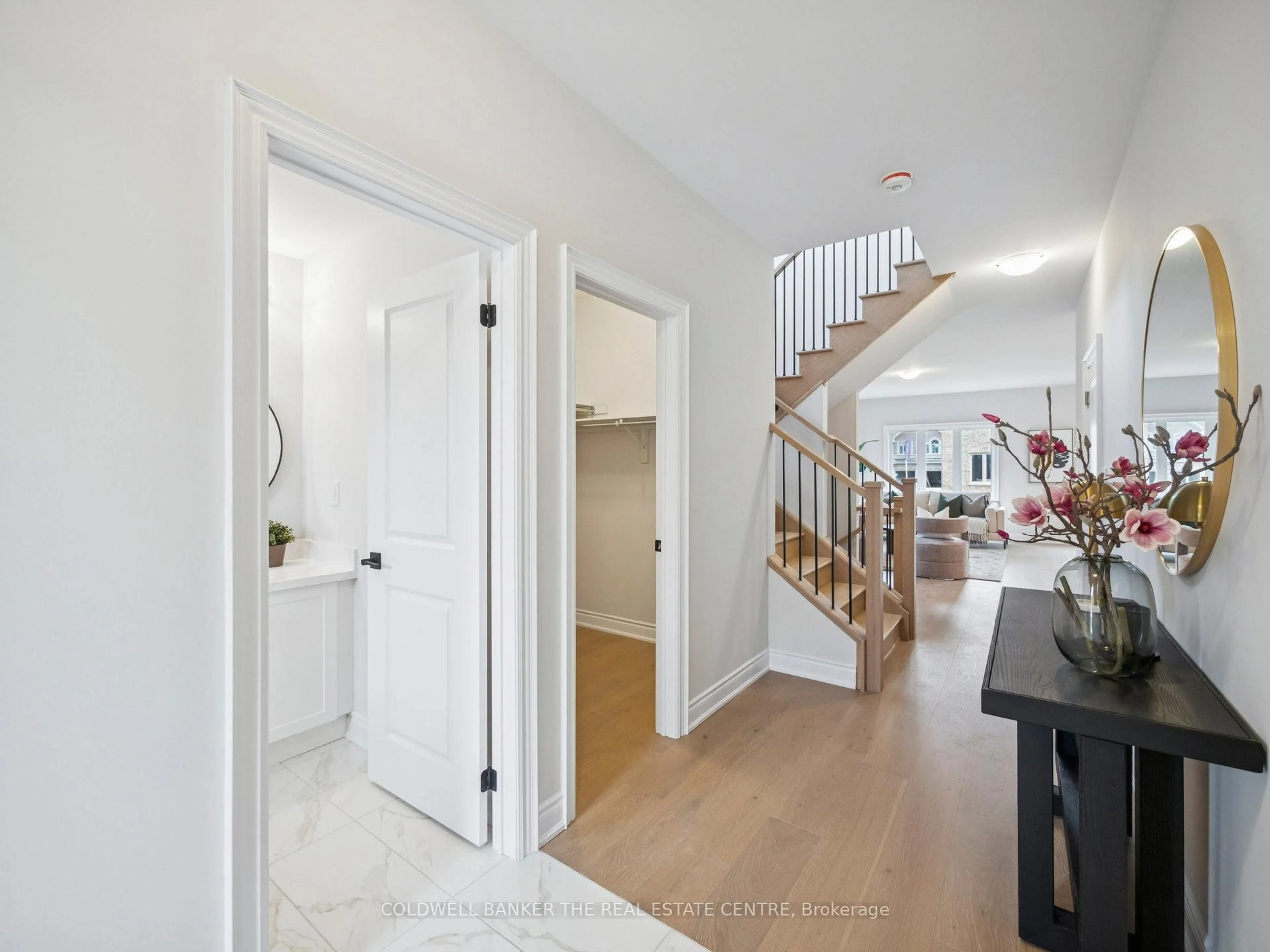 Indoor entryway for 11 Hildred Cushing Way, Uxbridge Ontario L9P 0S1