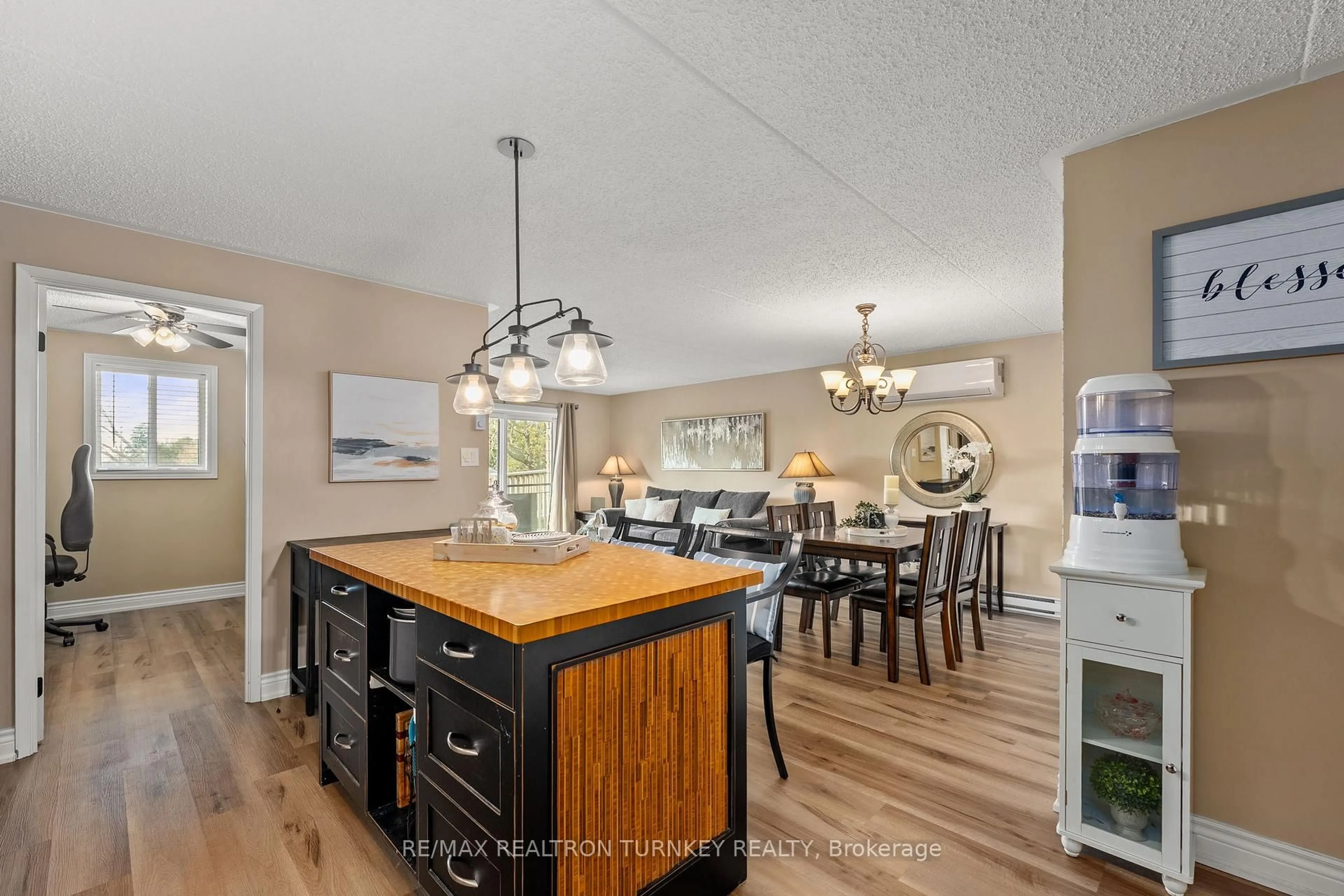 Open concept kitchen, wood/laminate floor for 74 The Queensway #102, Georgina Ontario L4P 1Z3