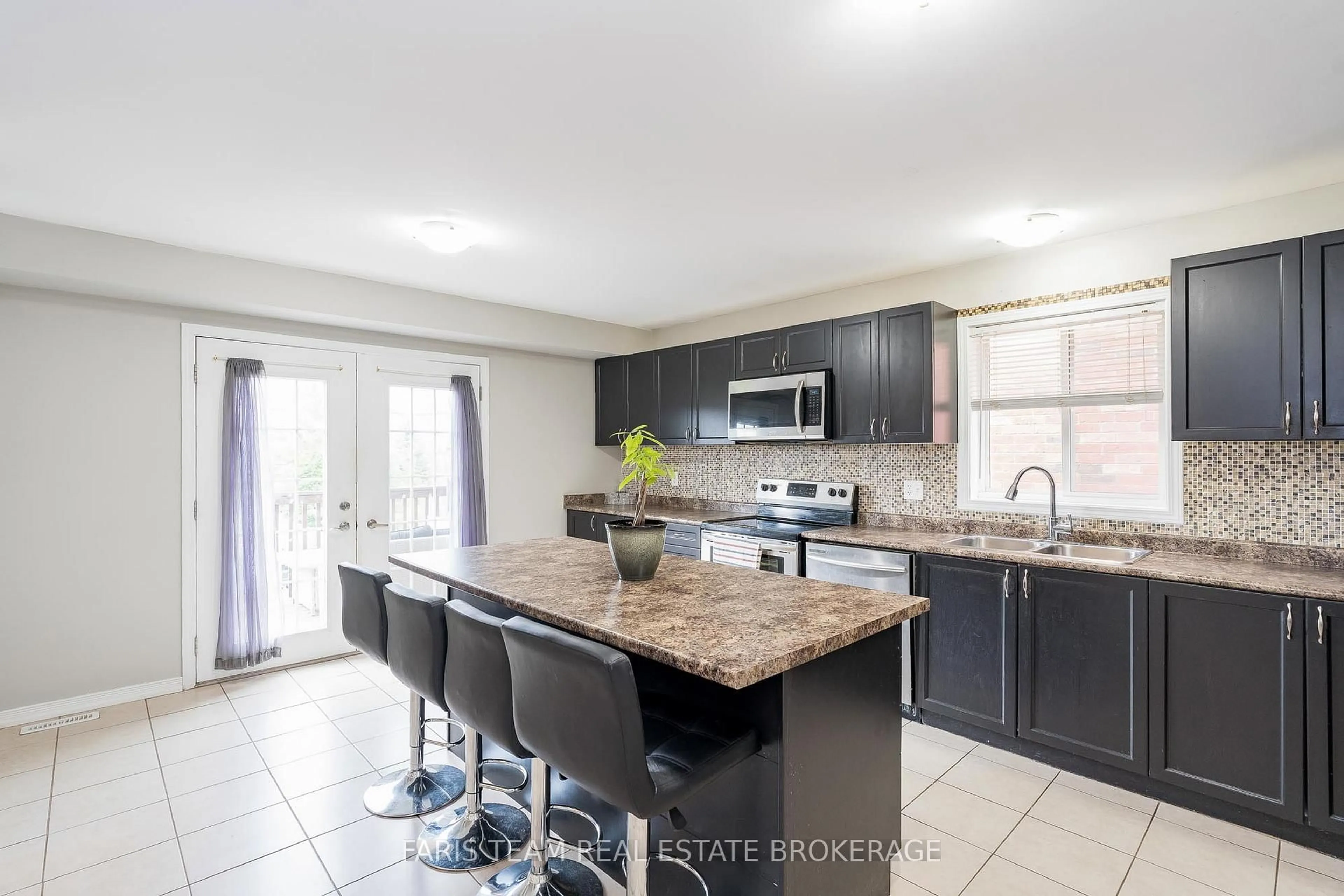 Open concept kitchen, ceramic/tile floor for 1373 Hunter St, Innisfil Ontario L9S 0H5
