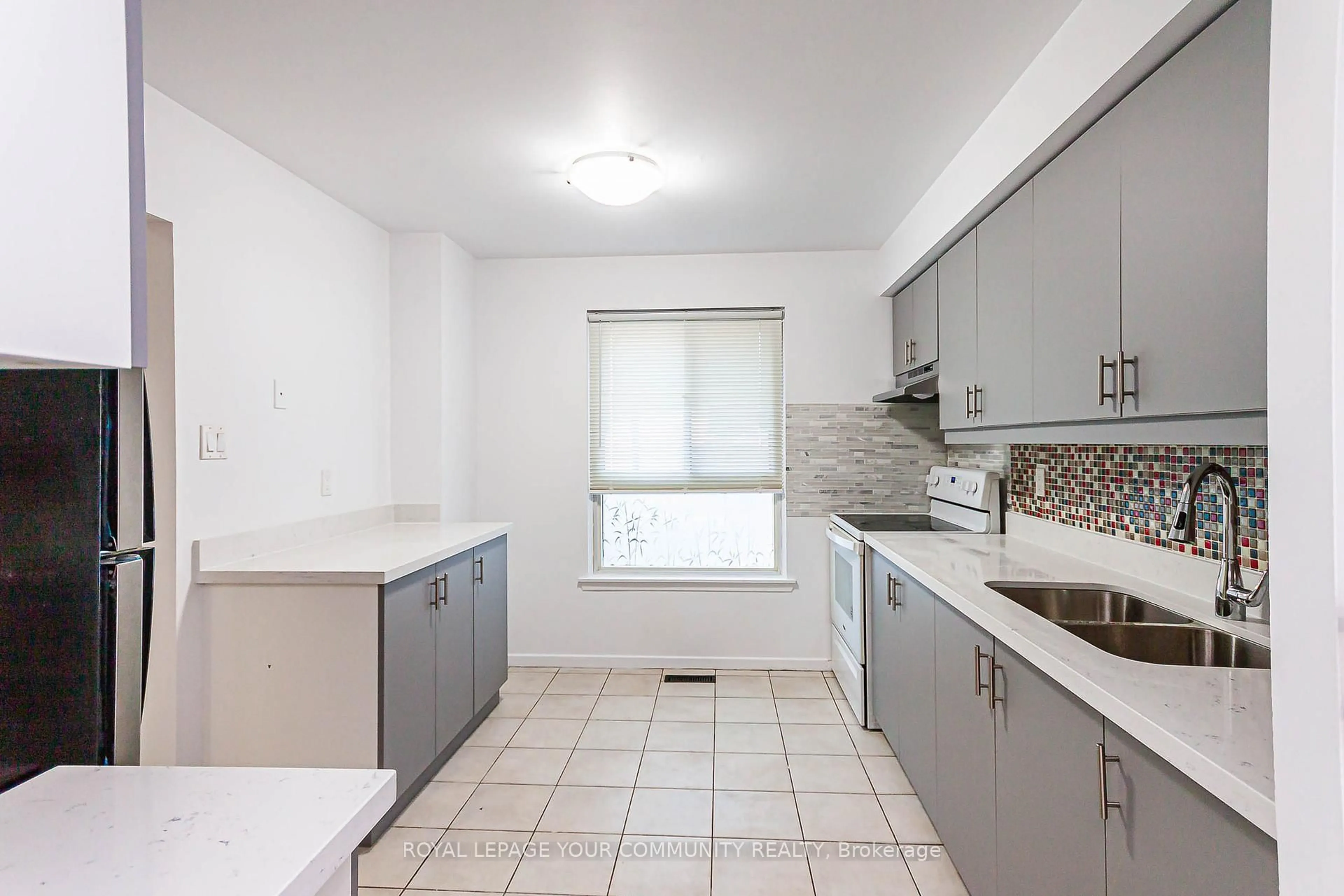 Standard kitchen, ceramic/tile floor for 189 Springhead Gdns #22, Richmond Hill Ontario L4C 5C7