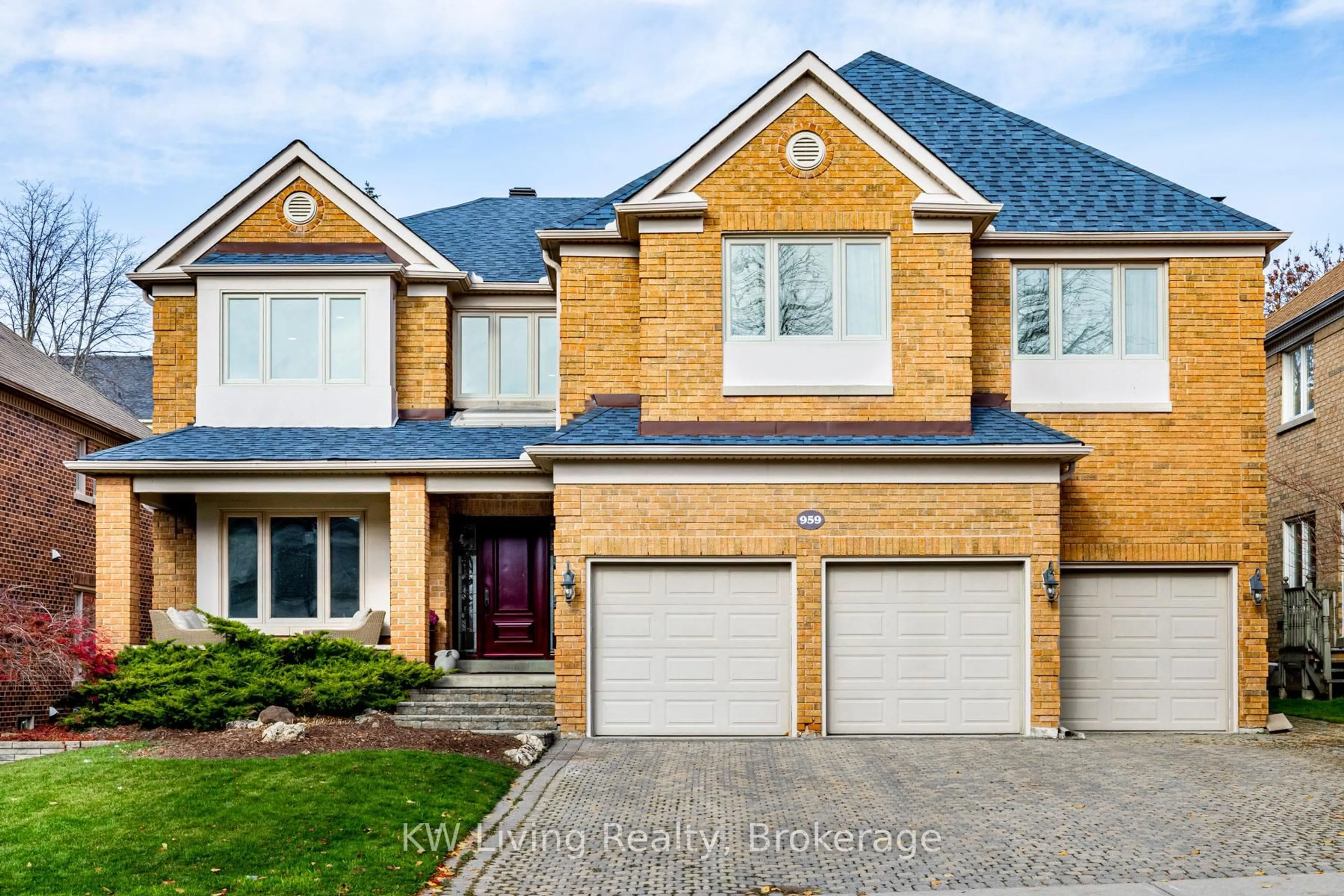 Home with brick exterior material, street for 959 Lockwood Circ, Newmarket Ontario L3X 1M1