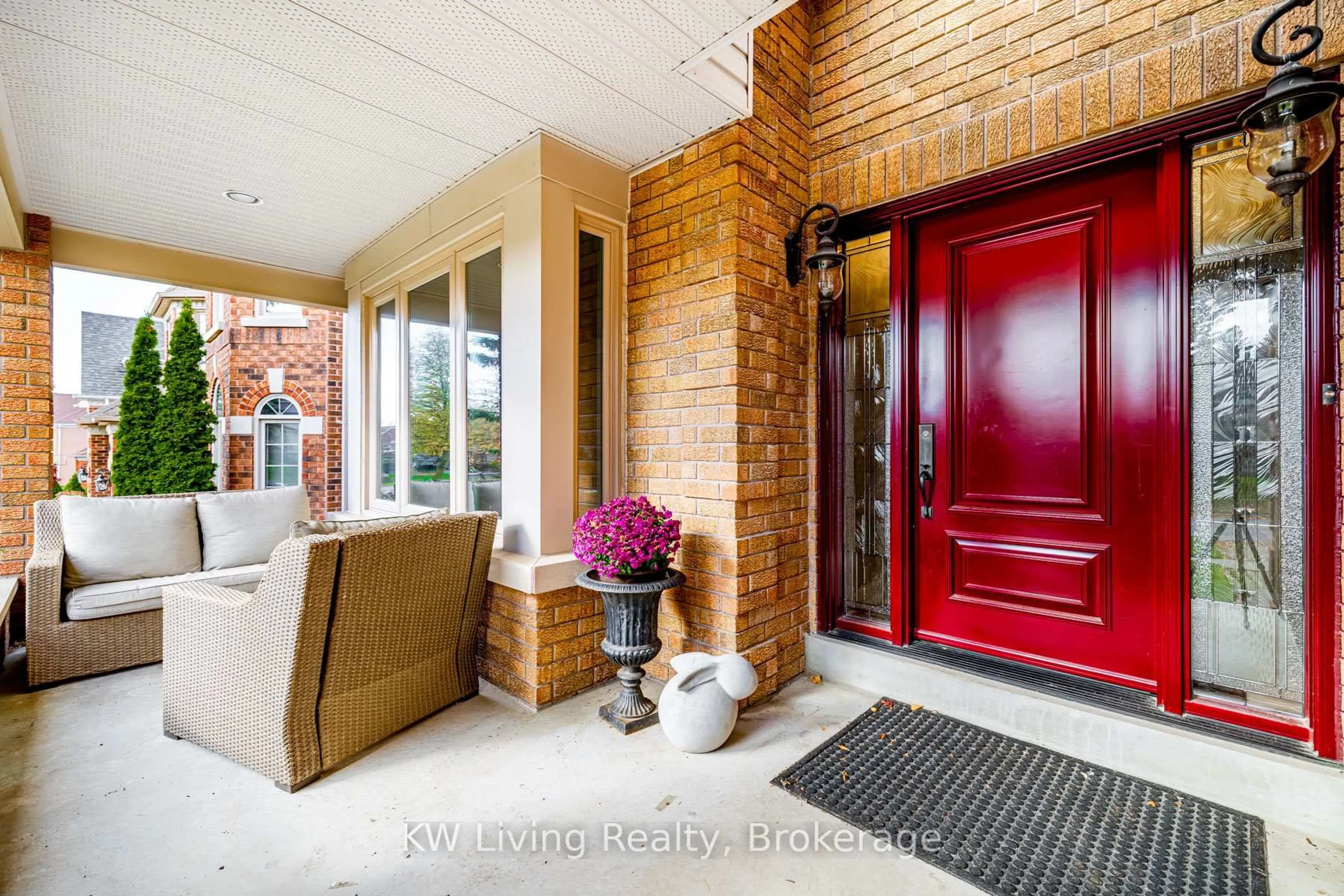 Indoor entryway for 959 Lockwood Circ, Newmarket Ontario L3X 1M1