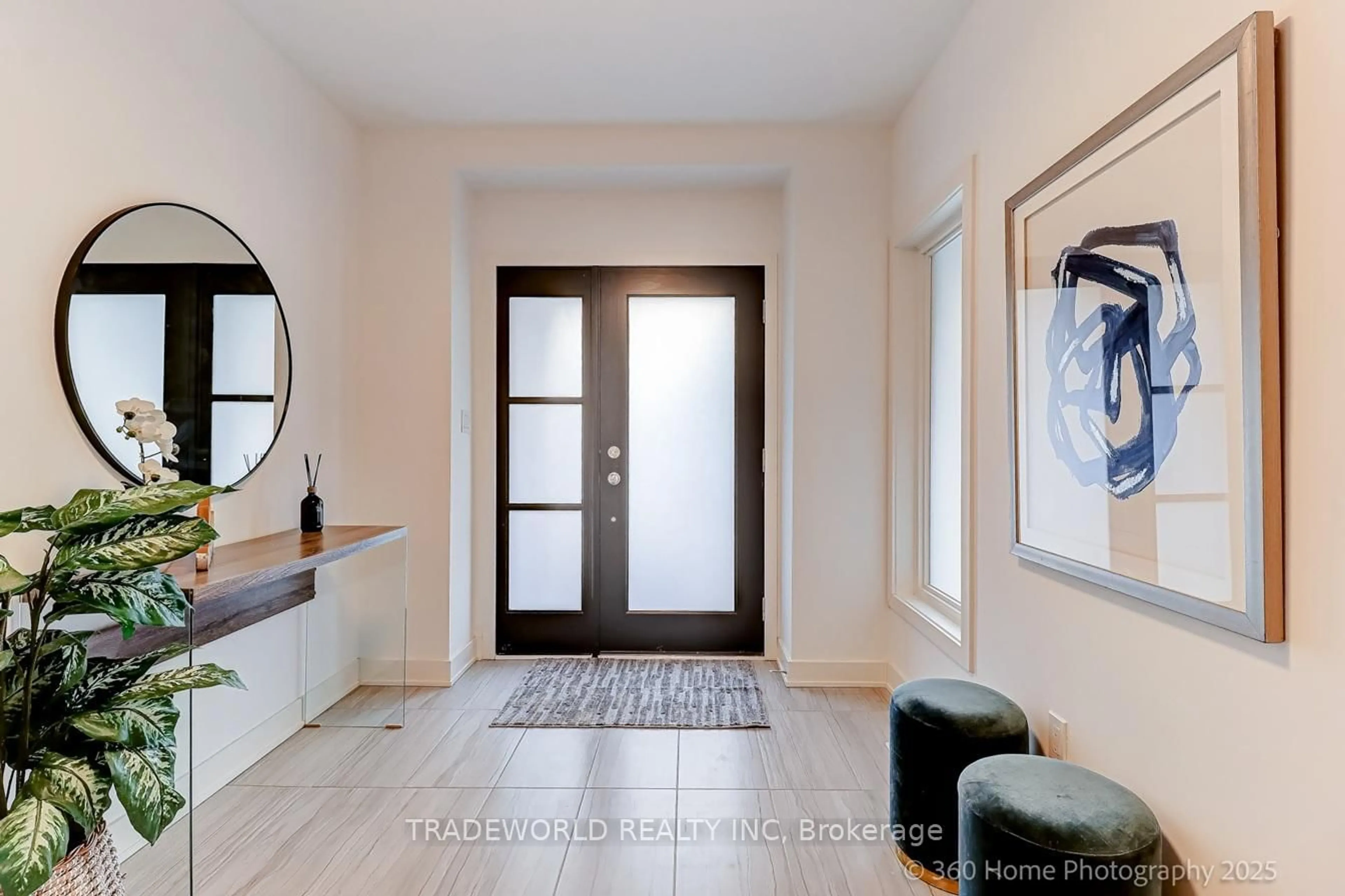 Indoor entryway for 126 Pageant Ave, Vaughan Ontario L4H 4R4